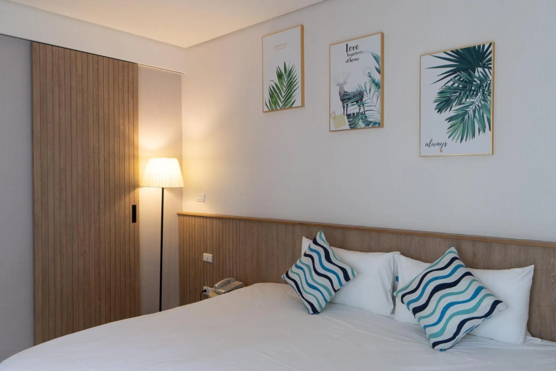 Other, Bed in Feng-Chi Inn