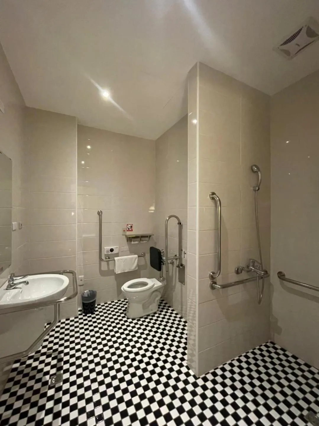 Bathroom in Feng-Chi Inn