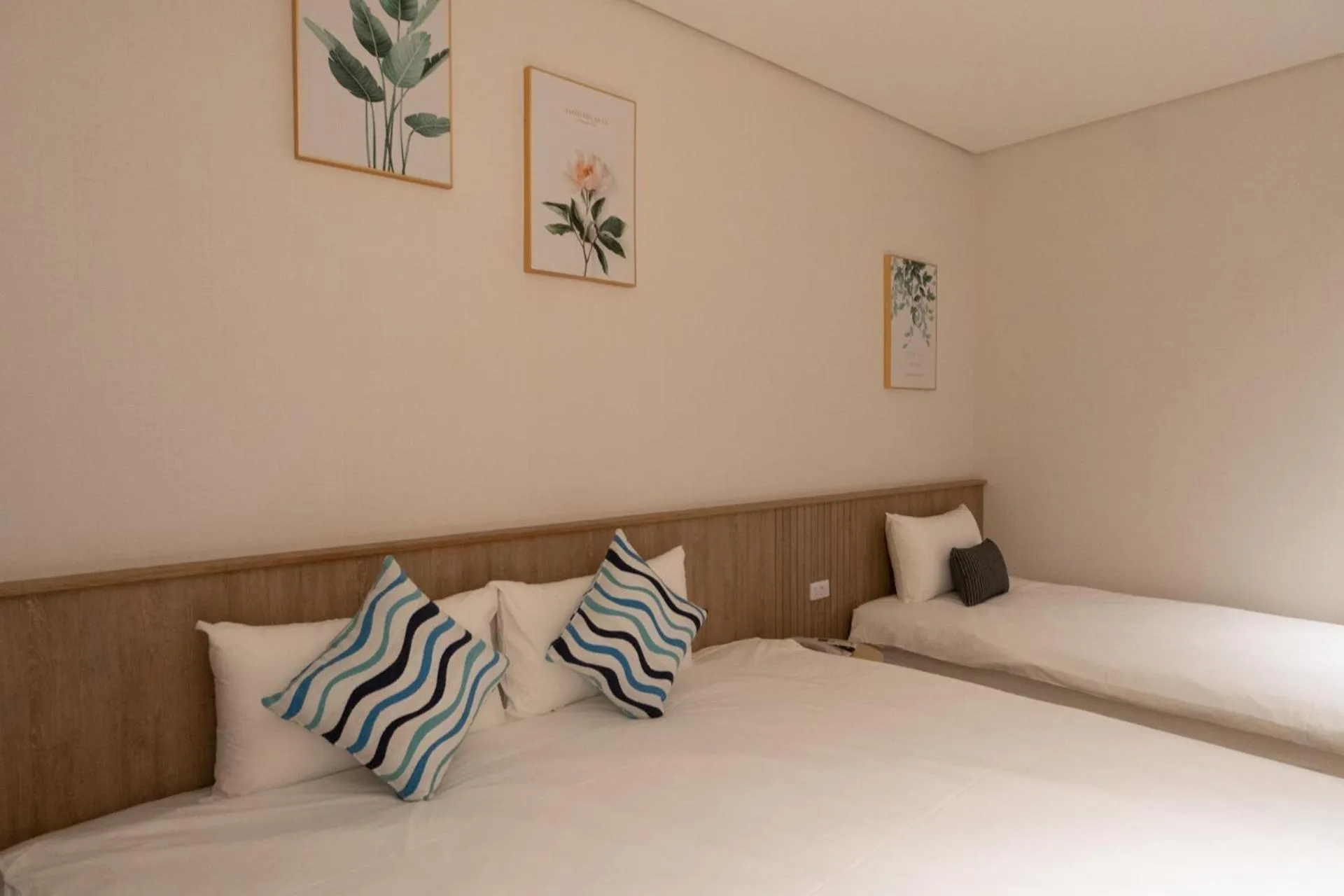 Other, Bed in Feng-Chi Inn