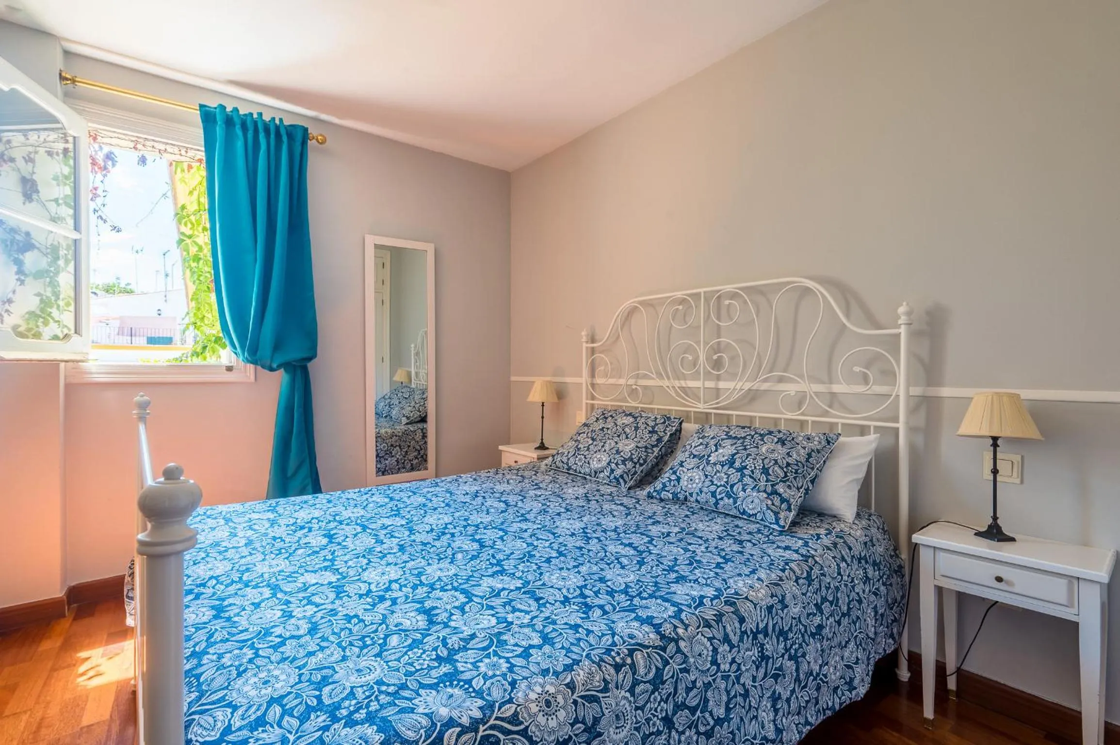 Bedroom, Bed in Vidrio 36