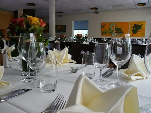 Restaurant/places to eat in Hotel Zapa