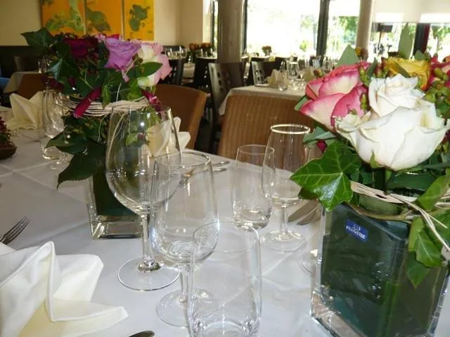 Restaurant/places to eat in Hotel Zapa