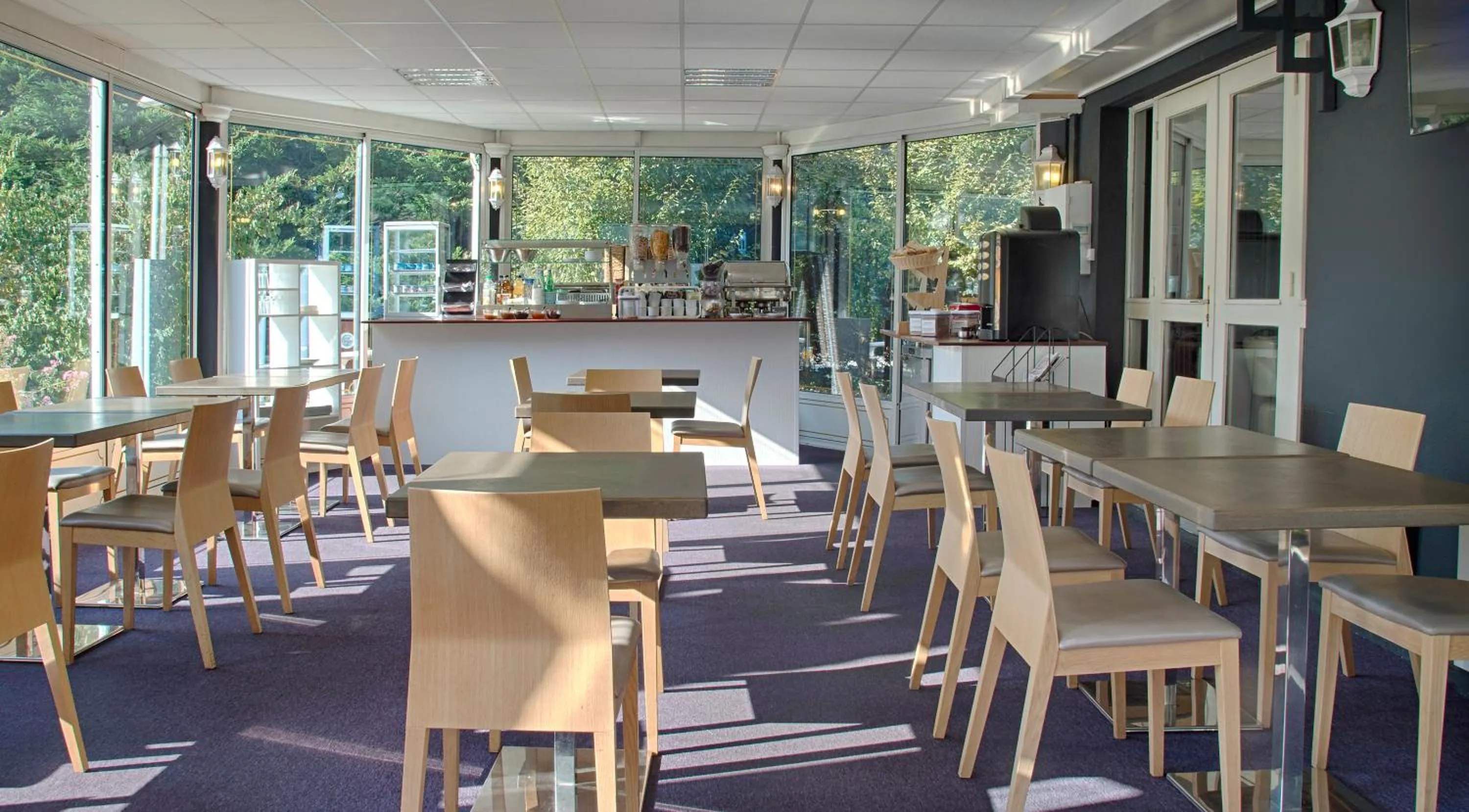 Buffet breakfast in Logis Le Relais de Sassenage