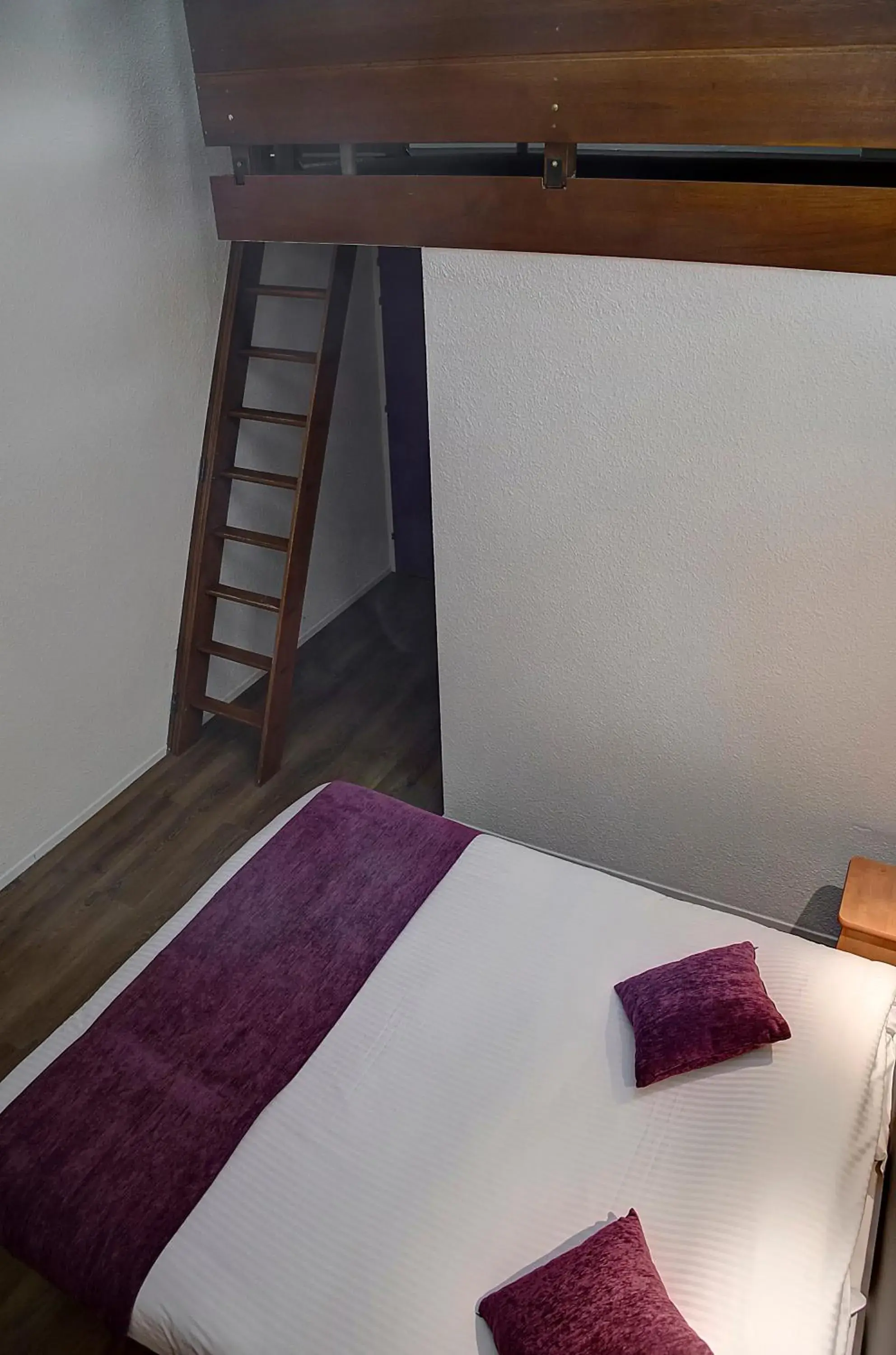 Classic Quadruple Room in Logis Le Relais de Sassenage Classic Quadruple Room in Logis Le Relais de Sassenage