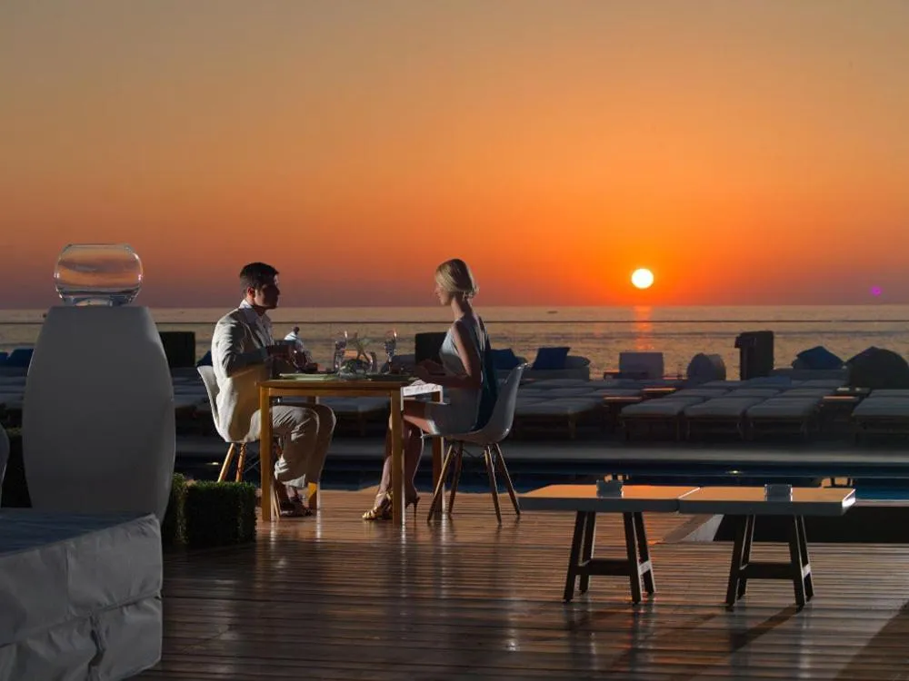 Restaurant/places to eat in Veer Luxury Boutique Hotel & Beach Club