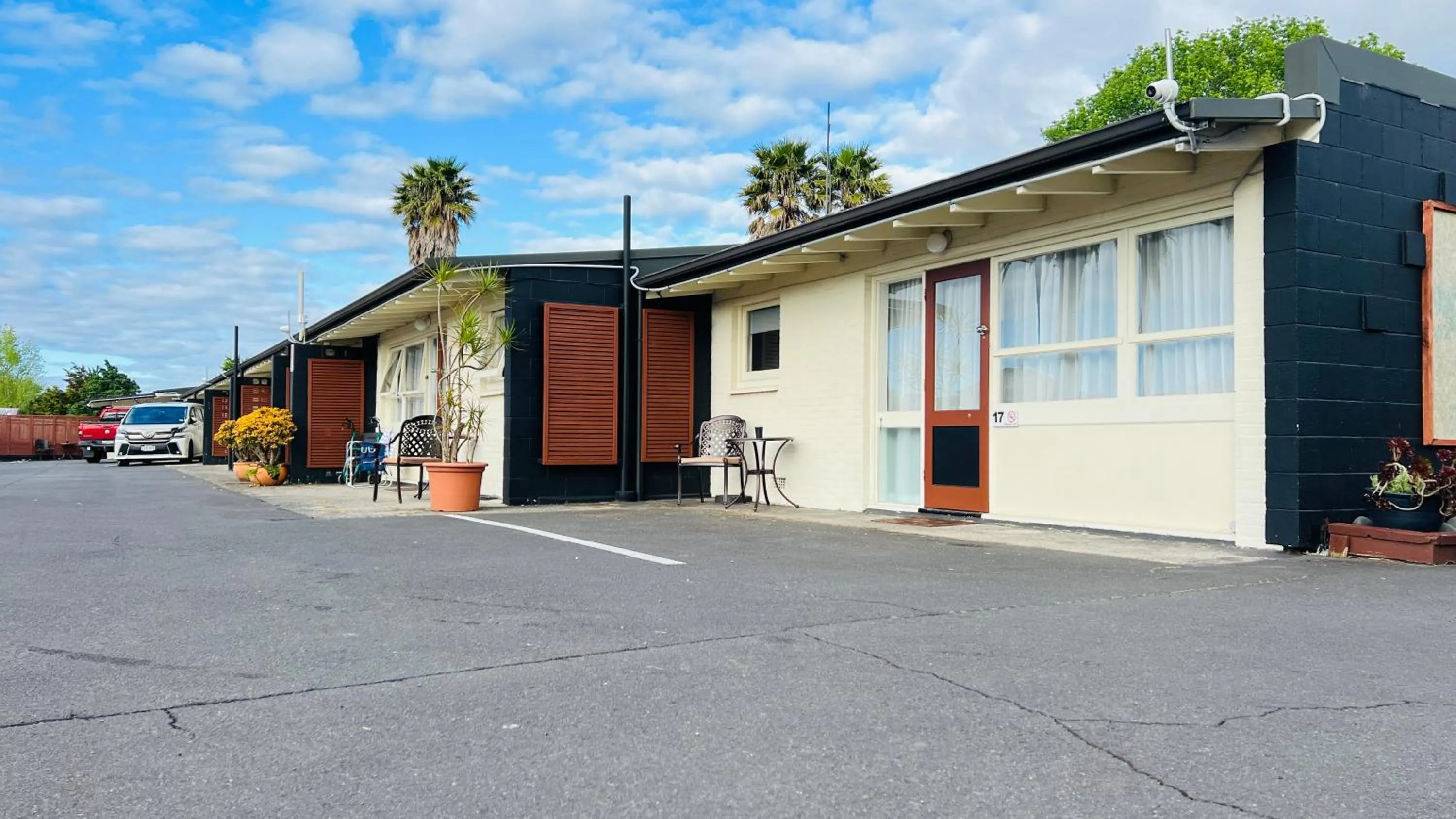 Property building in 18th Avenue Thermal Motel
