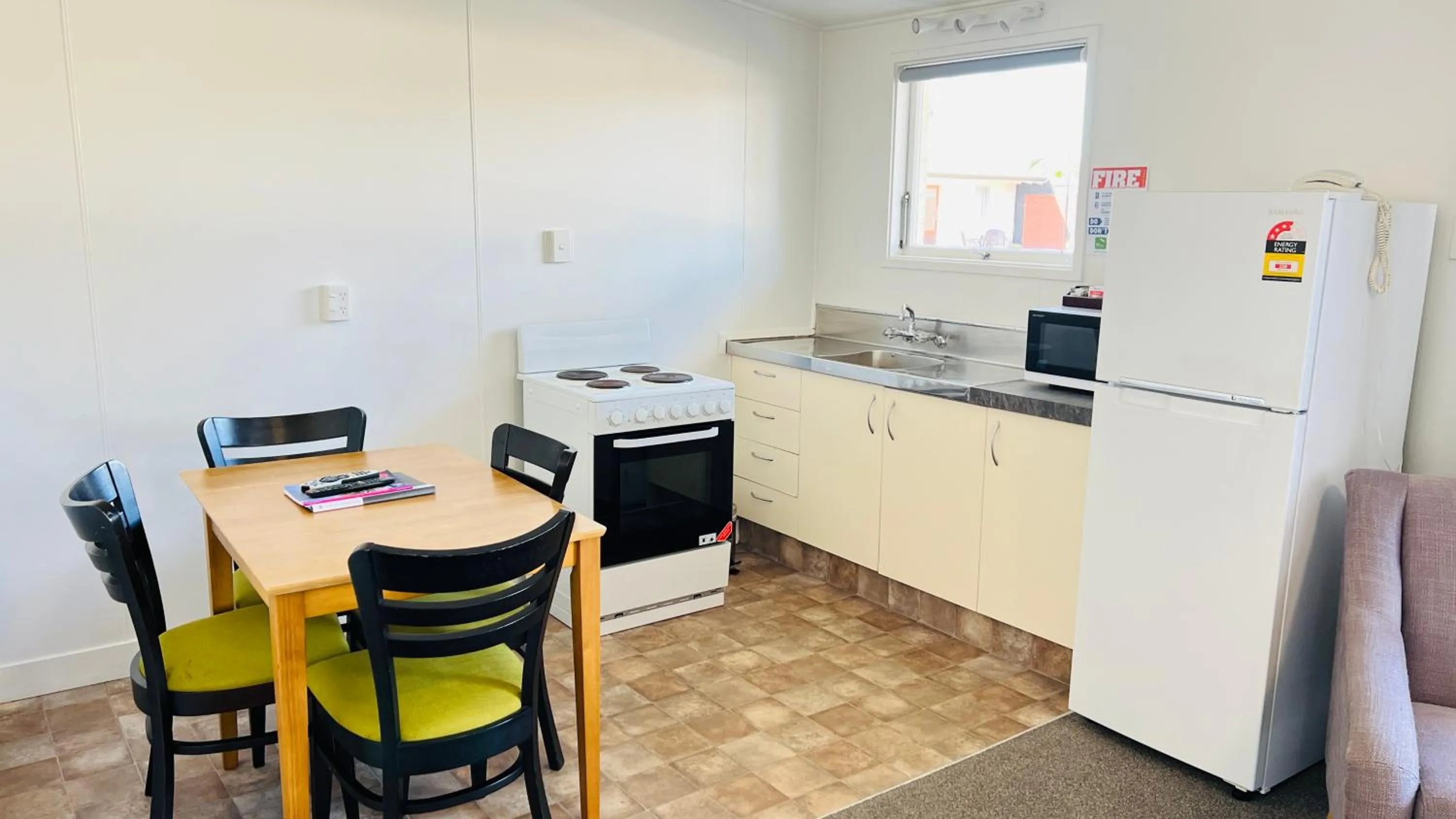 Kitchen or kitchenette in 18th Avenue Thermal Motel