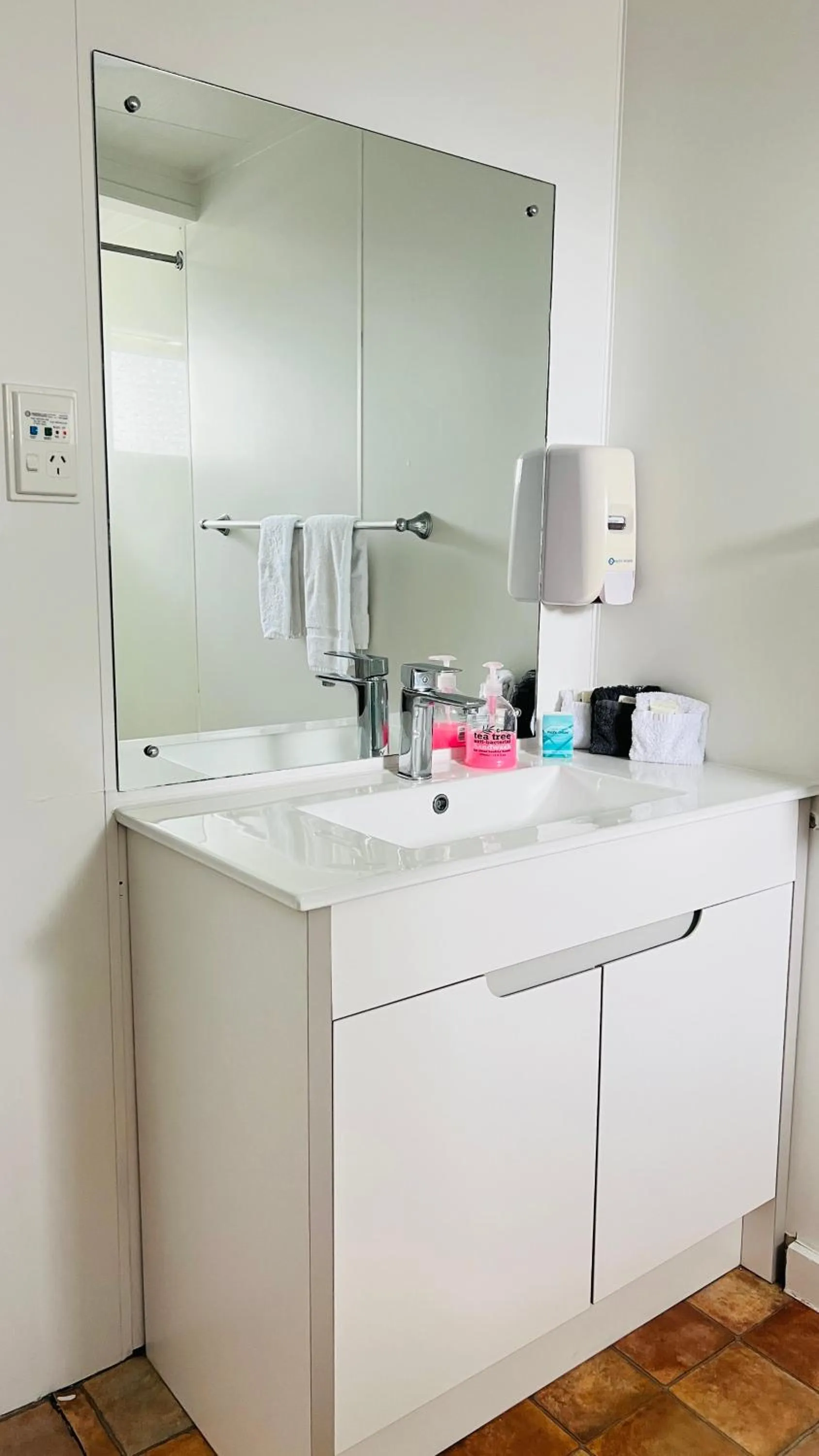 Bathroom in 18th Avenue Thermal Motel