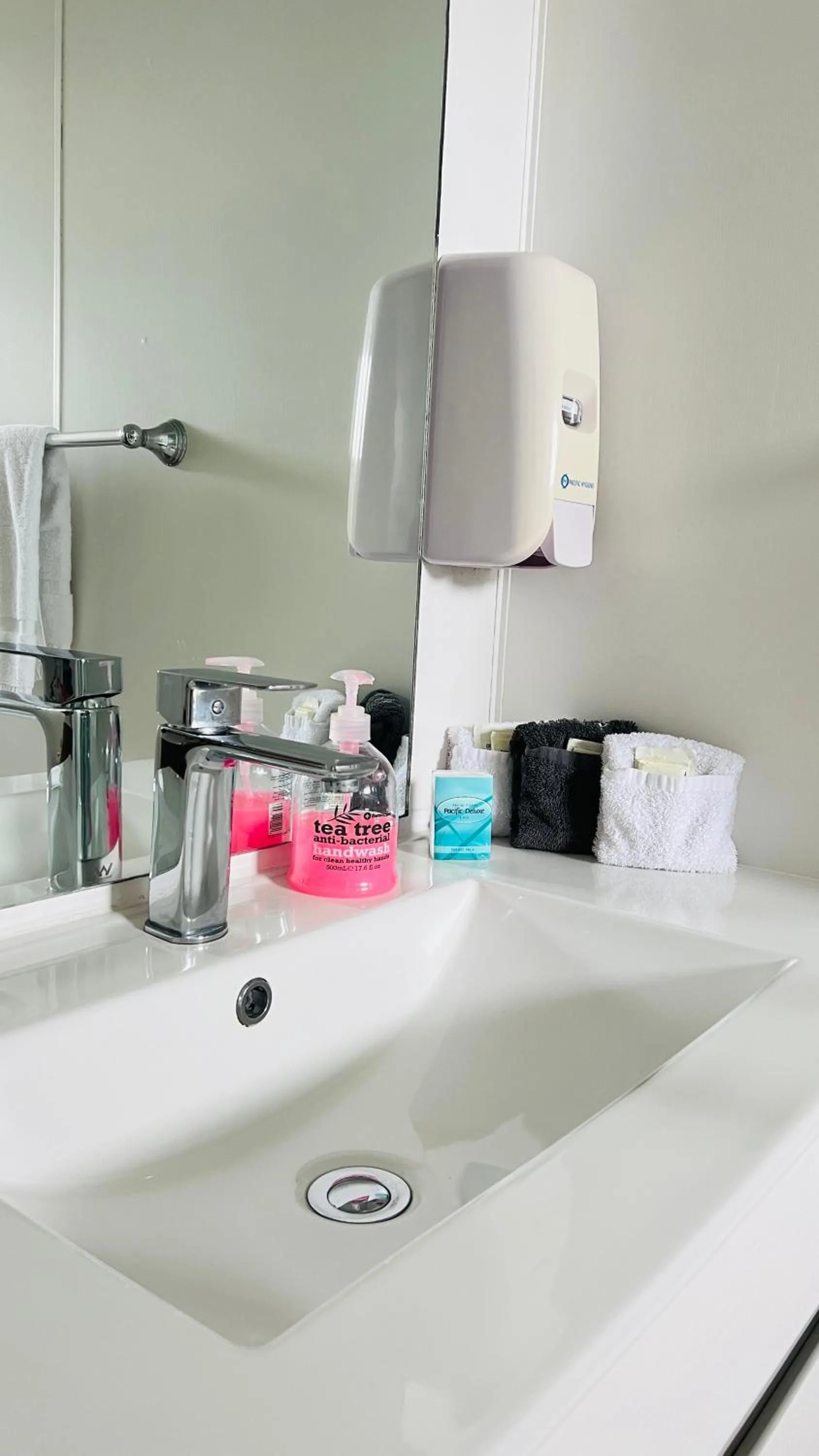 Bathroom in 18th Avenue Thermal Motel