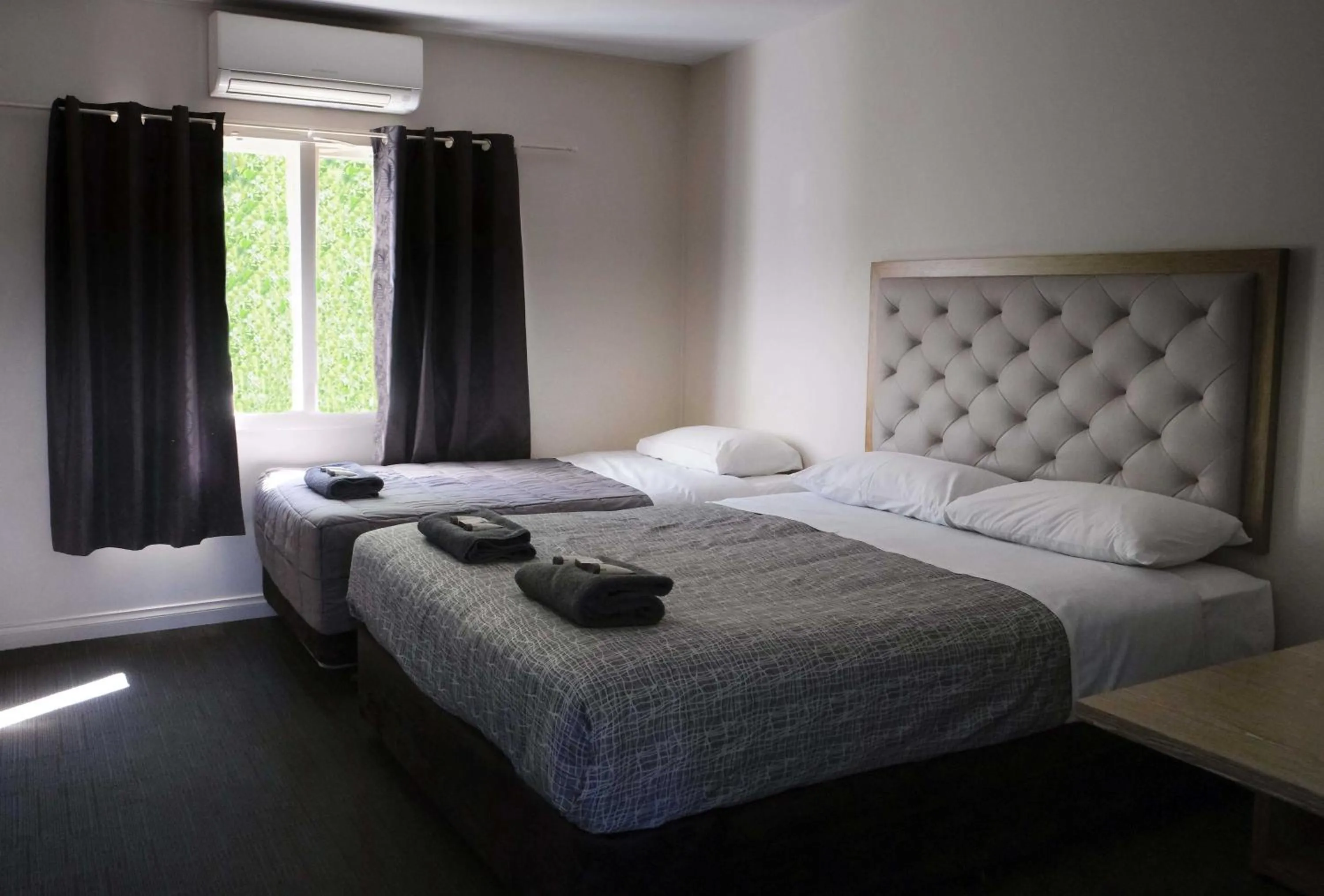 Bed in Manjimup Gateway Hotel