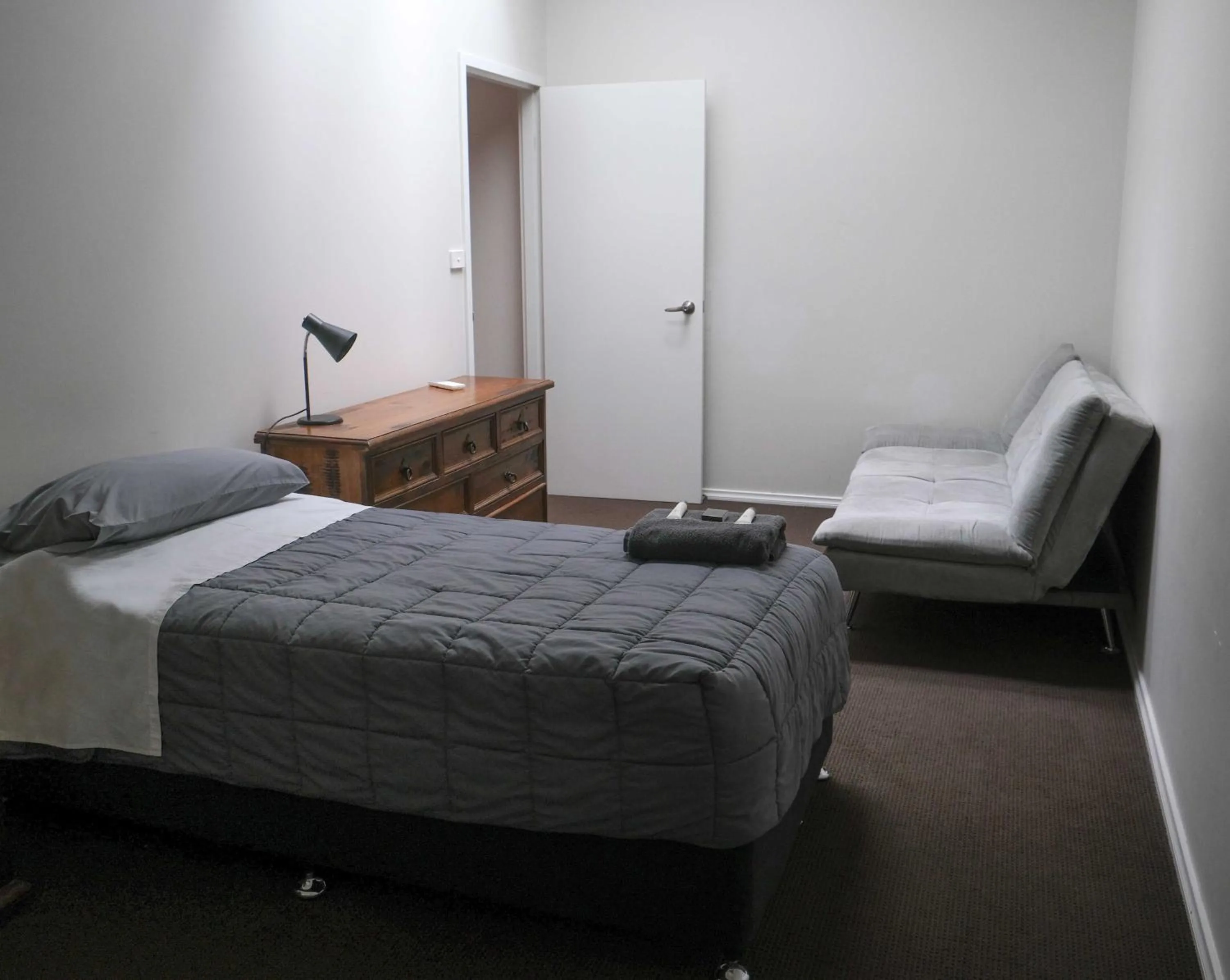 Bed in Manjimup Gateway Hotel