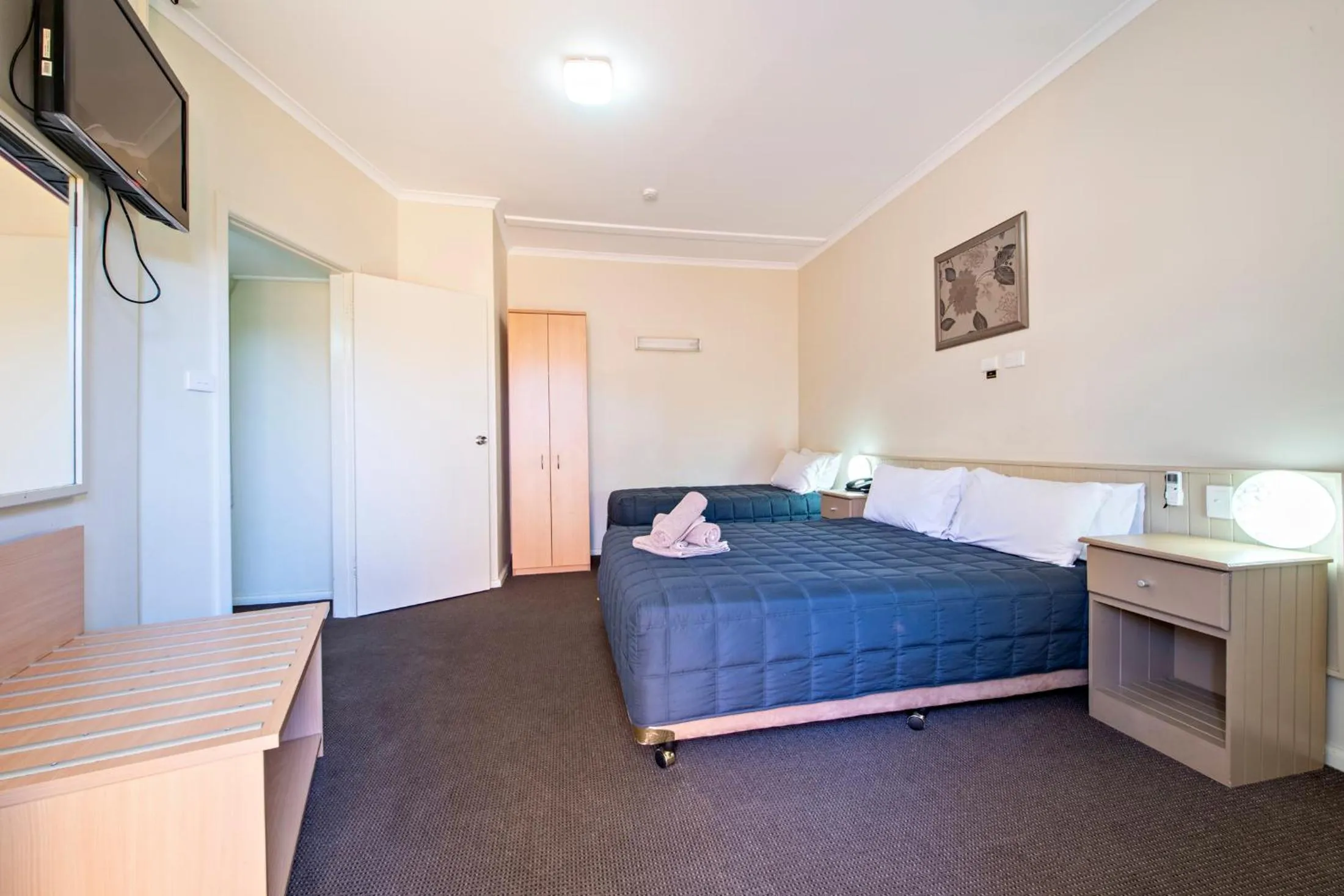 Bed in Matilda Motor Inn