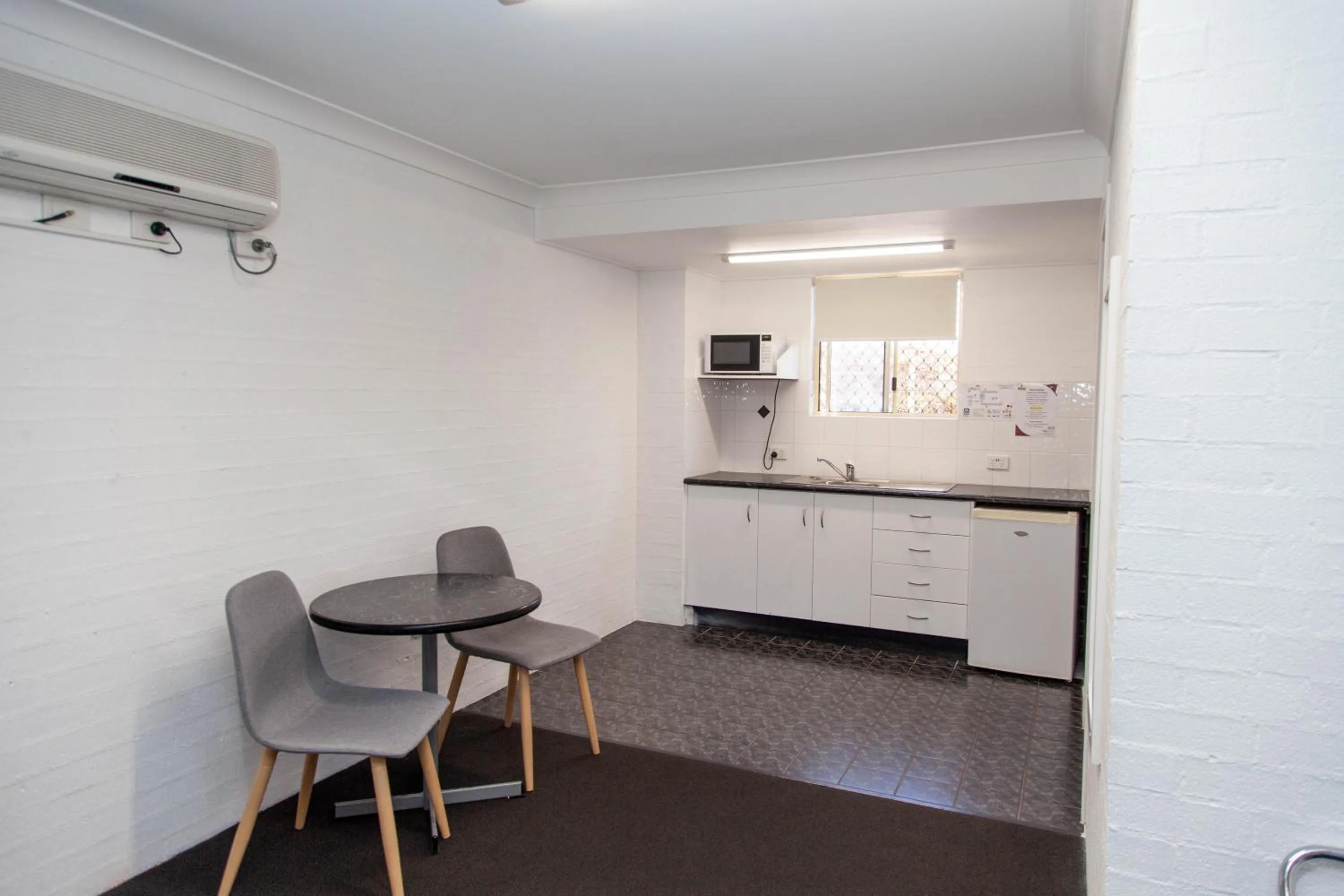 Kitchen or kitchenette in Matilda Motor Inn