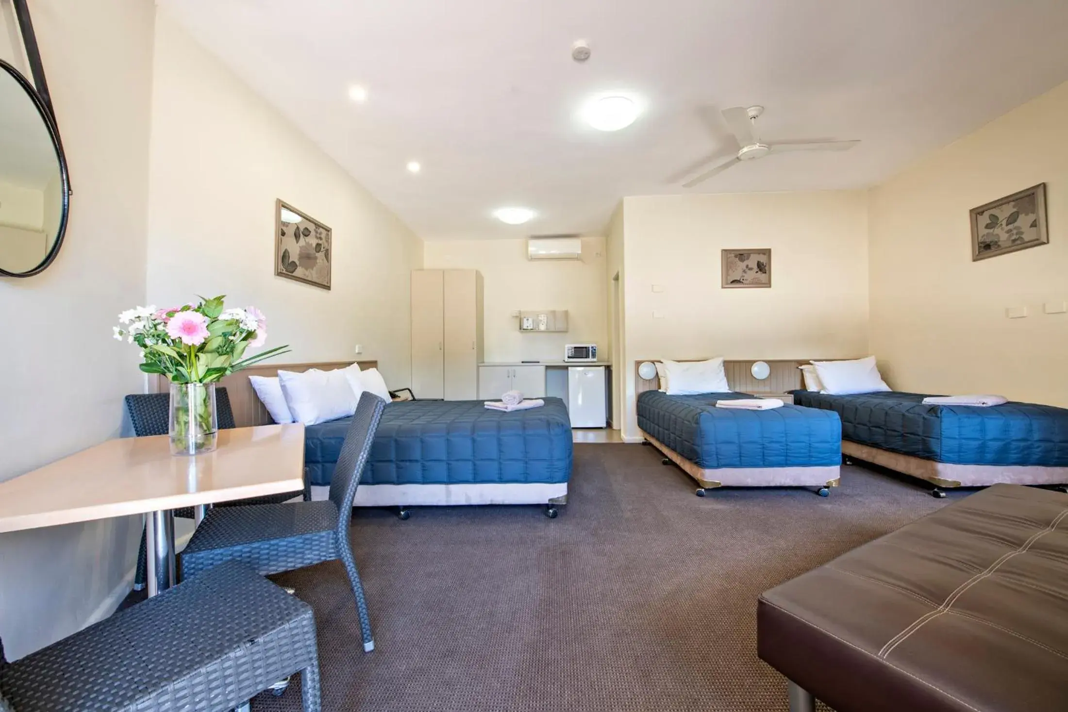 Corporate Family One Bedroom in Matilda Motor Inn Corporate Family One Bedroom in Matilda Motor Inn