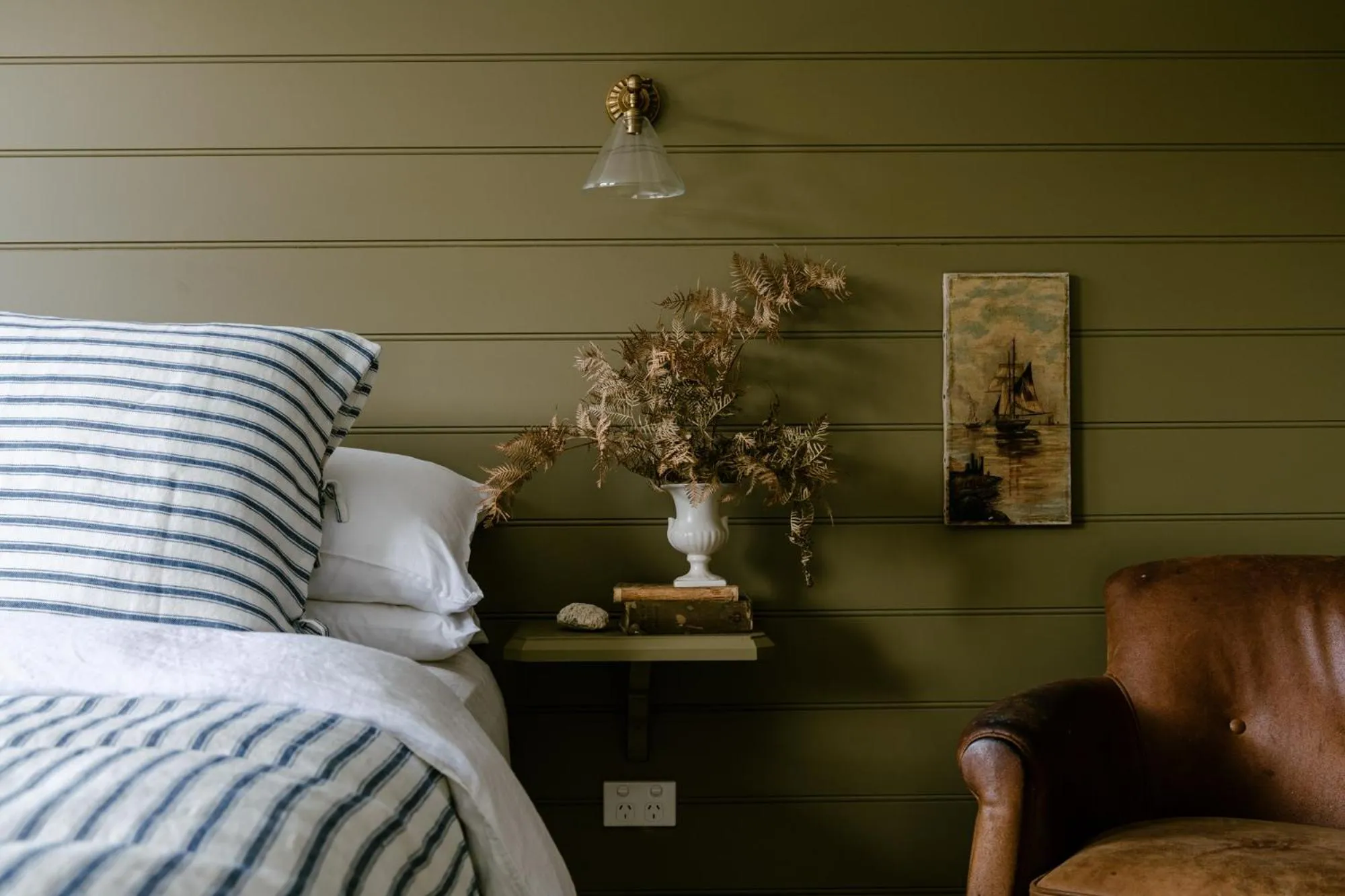 Decorative detail, Bed in Maleny Lodge