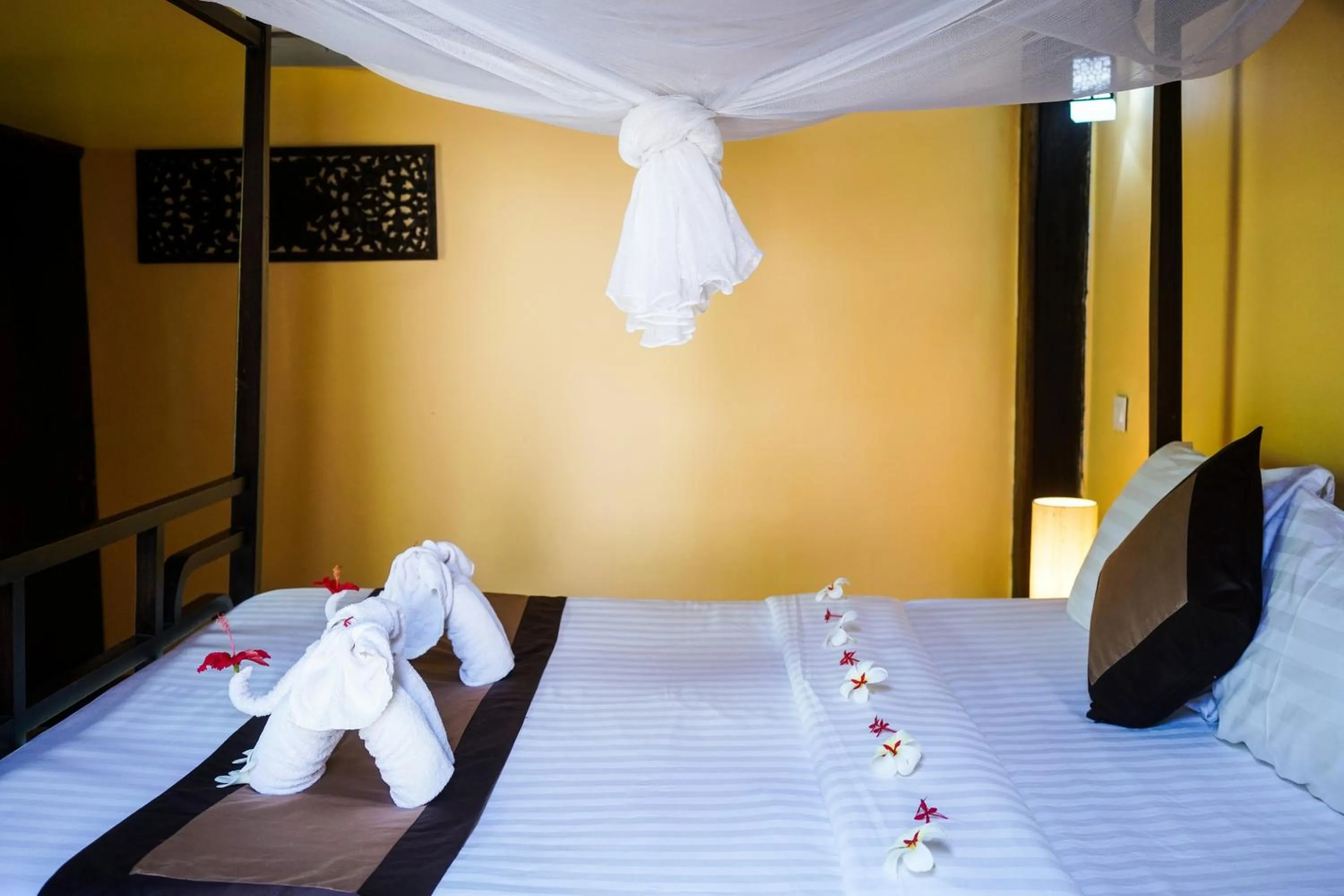 Photo of the whole room, Bed in Mealea Resort