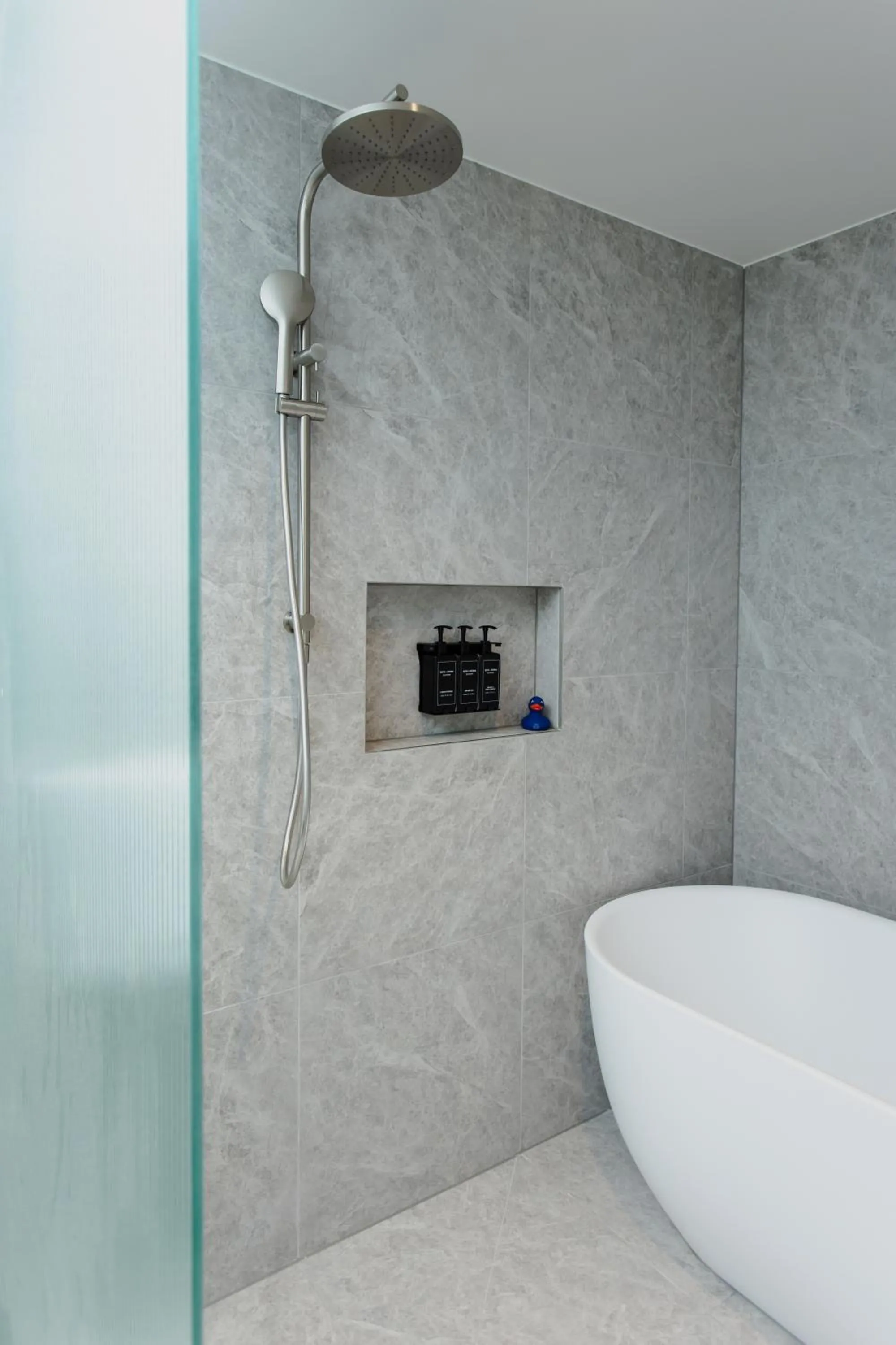 Shower in Bayside Geelong Hotel & Apartments, an Ascend Collection Hotel