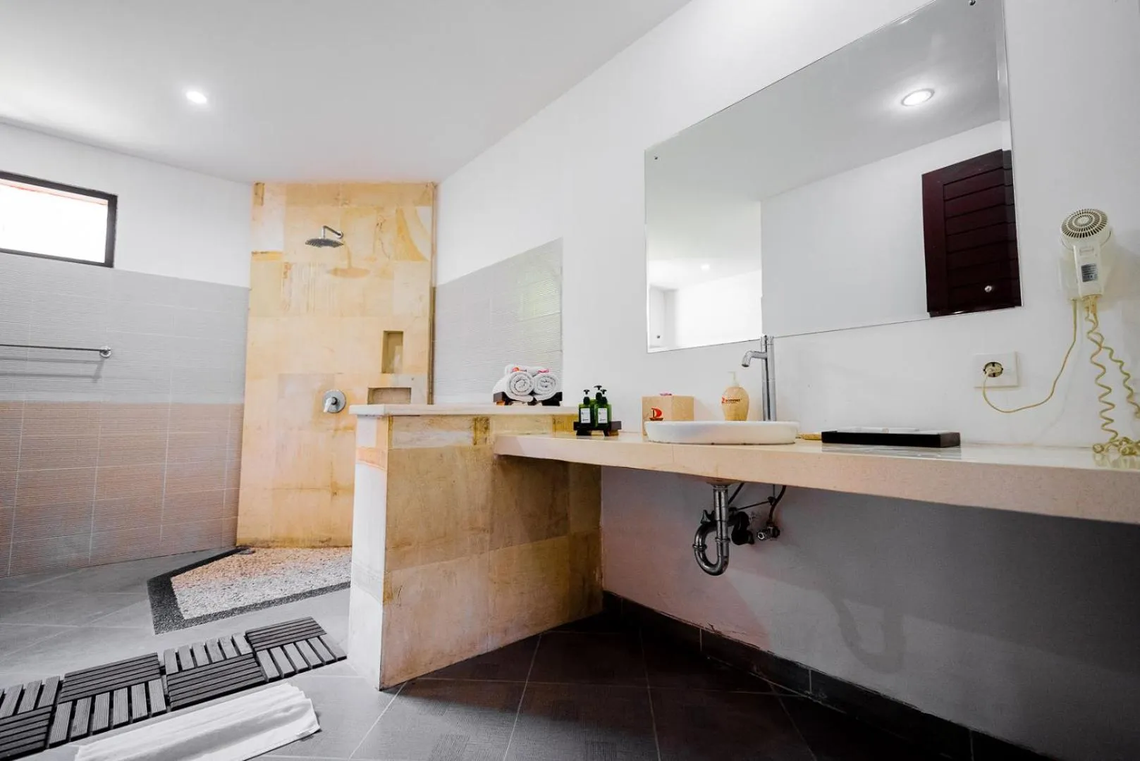 Bathroom in Orlowsky Discovery Candidasa Hotel