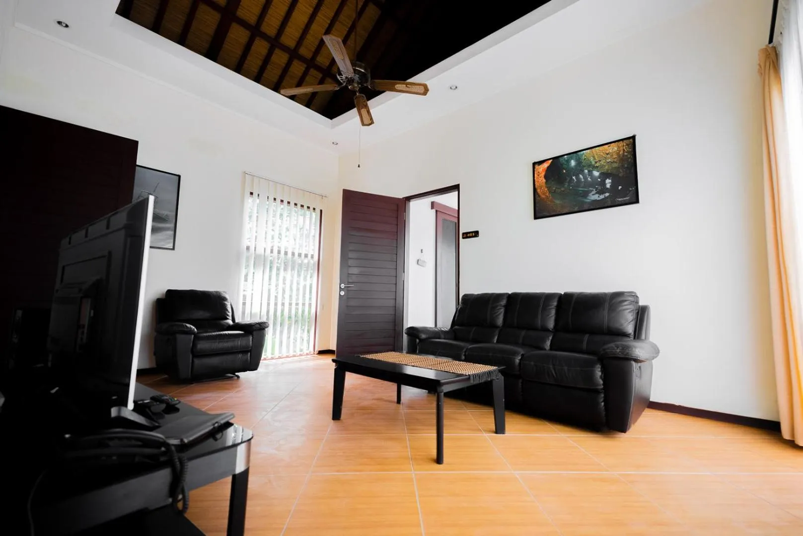 Communal lounge/ TV room in Orlowsky Discovery Candidasa Hotel