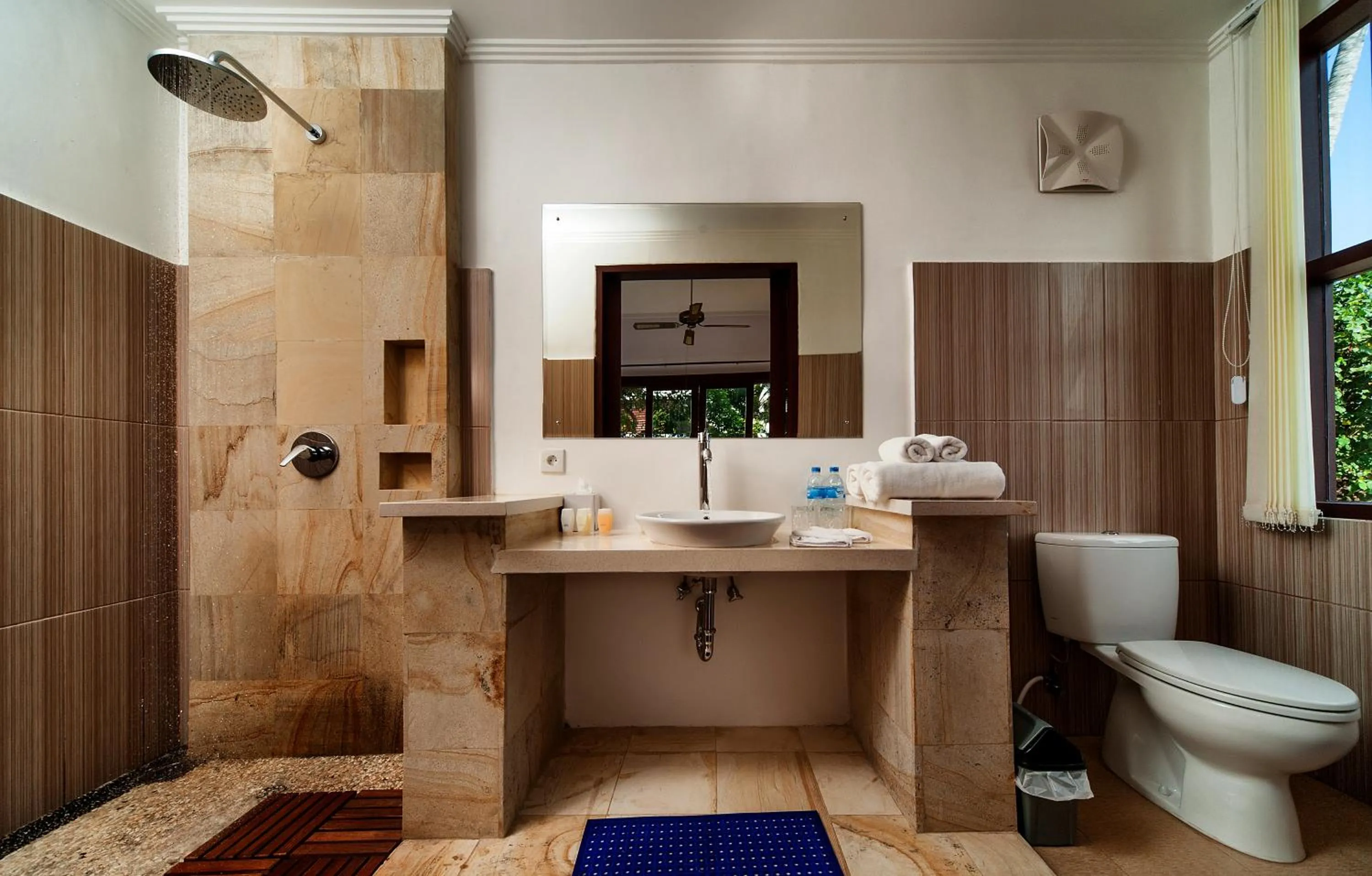 Shower in Orlowsky Discovery Candidasa Hotel