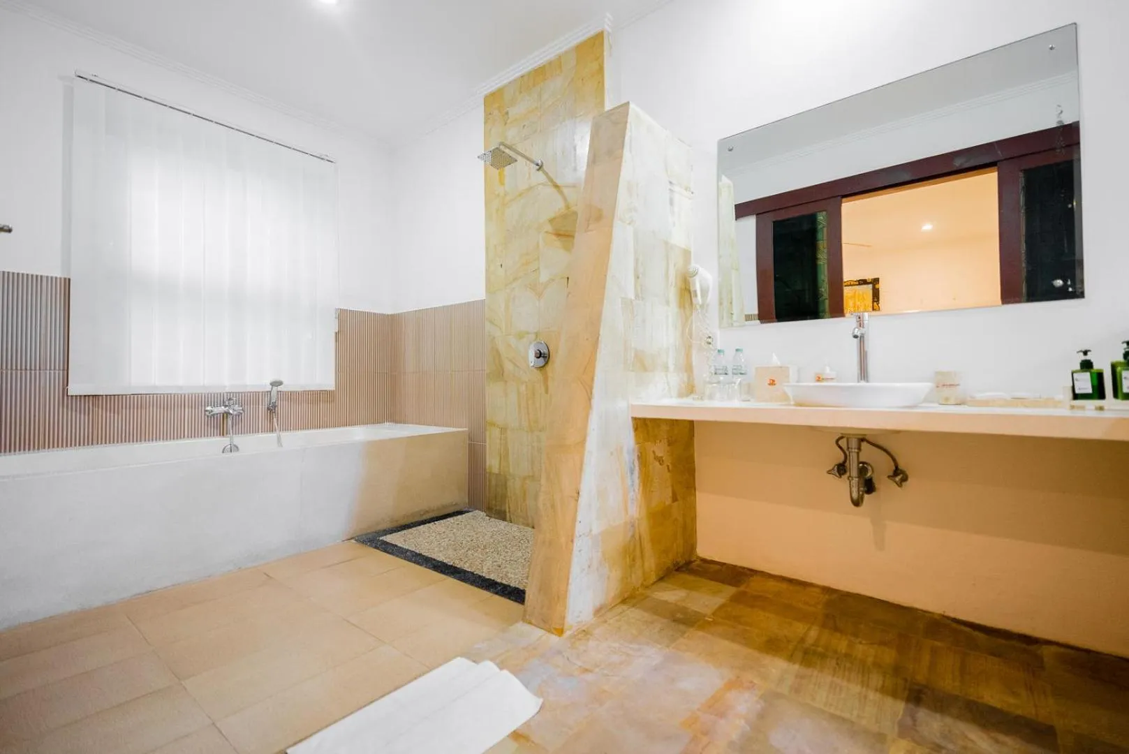 Shower in Orlowsky Discovery Candidasa Hotel