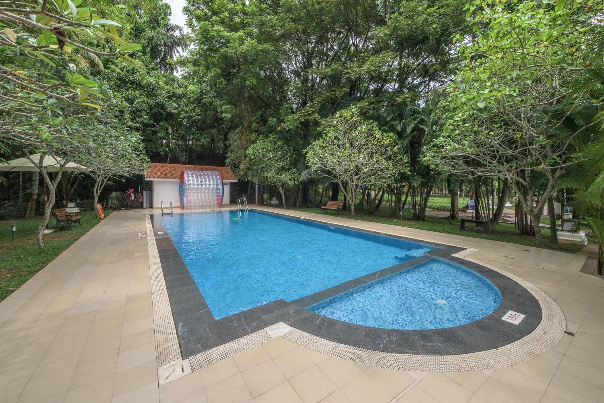 Swimming pool in Club Mahindra Ashtamudi