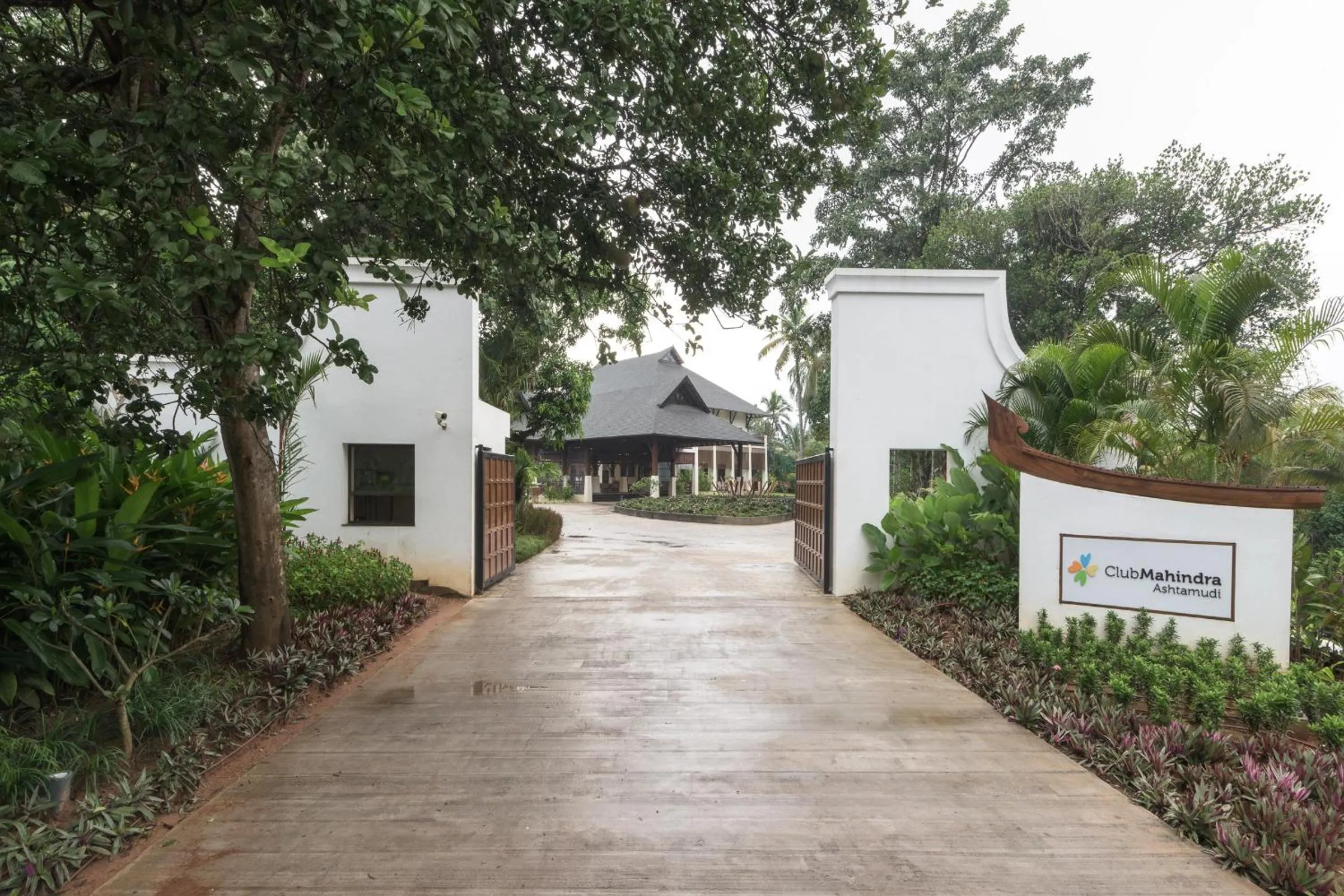 Facade/entrance in Club Mahindra Ashtamudi