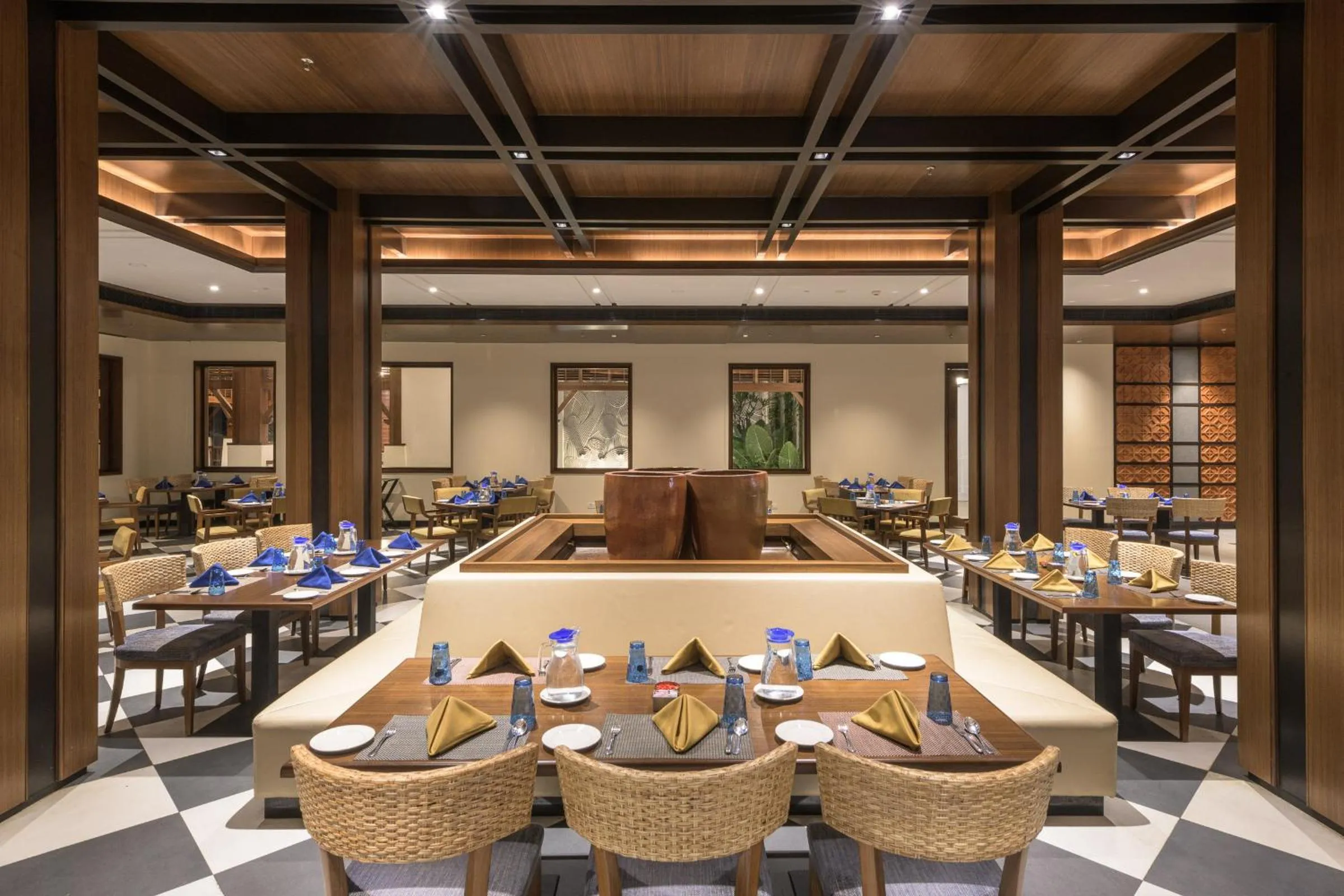 Restaurant/places to eat in Club Mahindra Ashtamudi