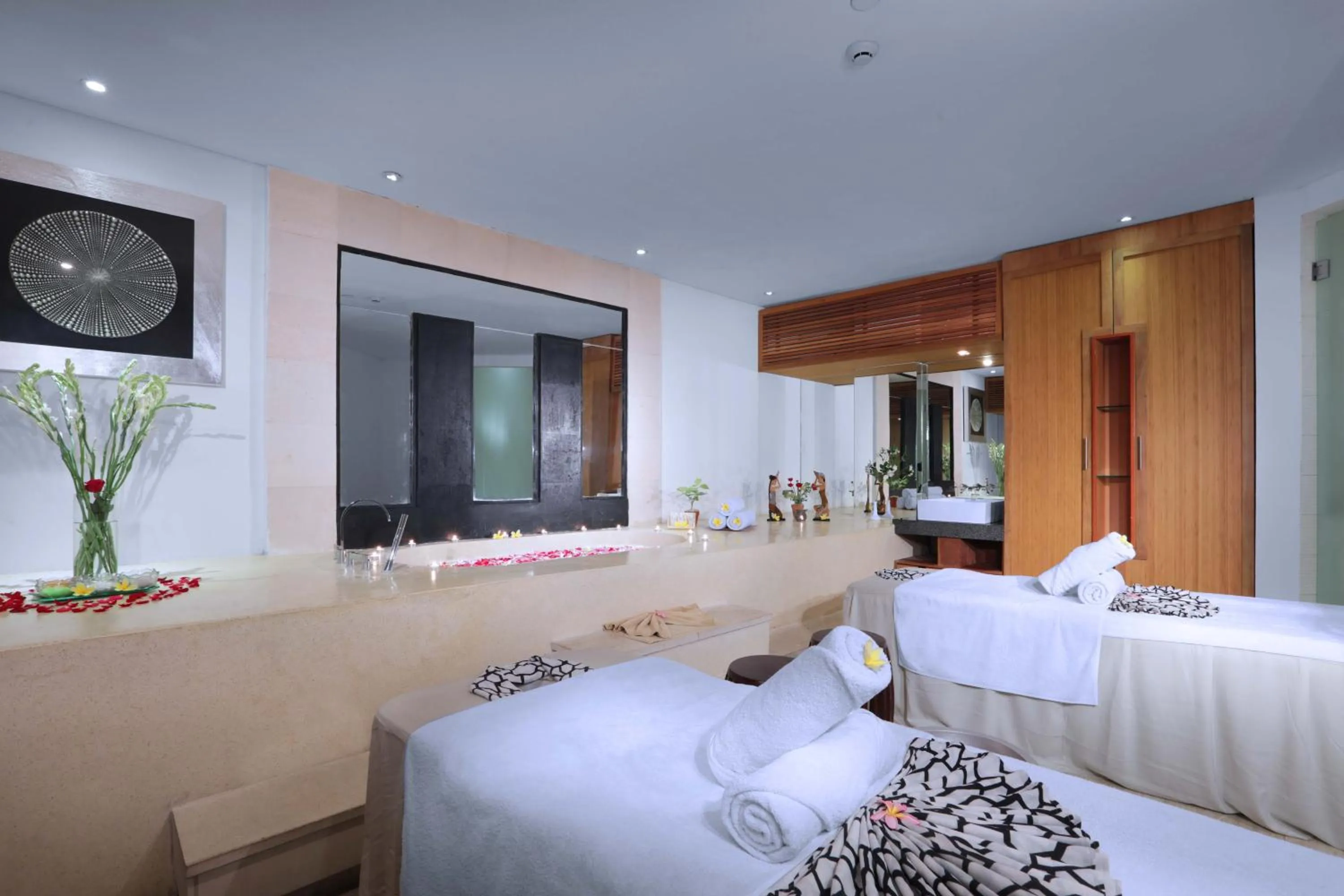 Massage, Bed in Lv8 Resort Hotel