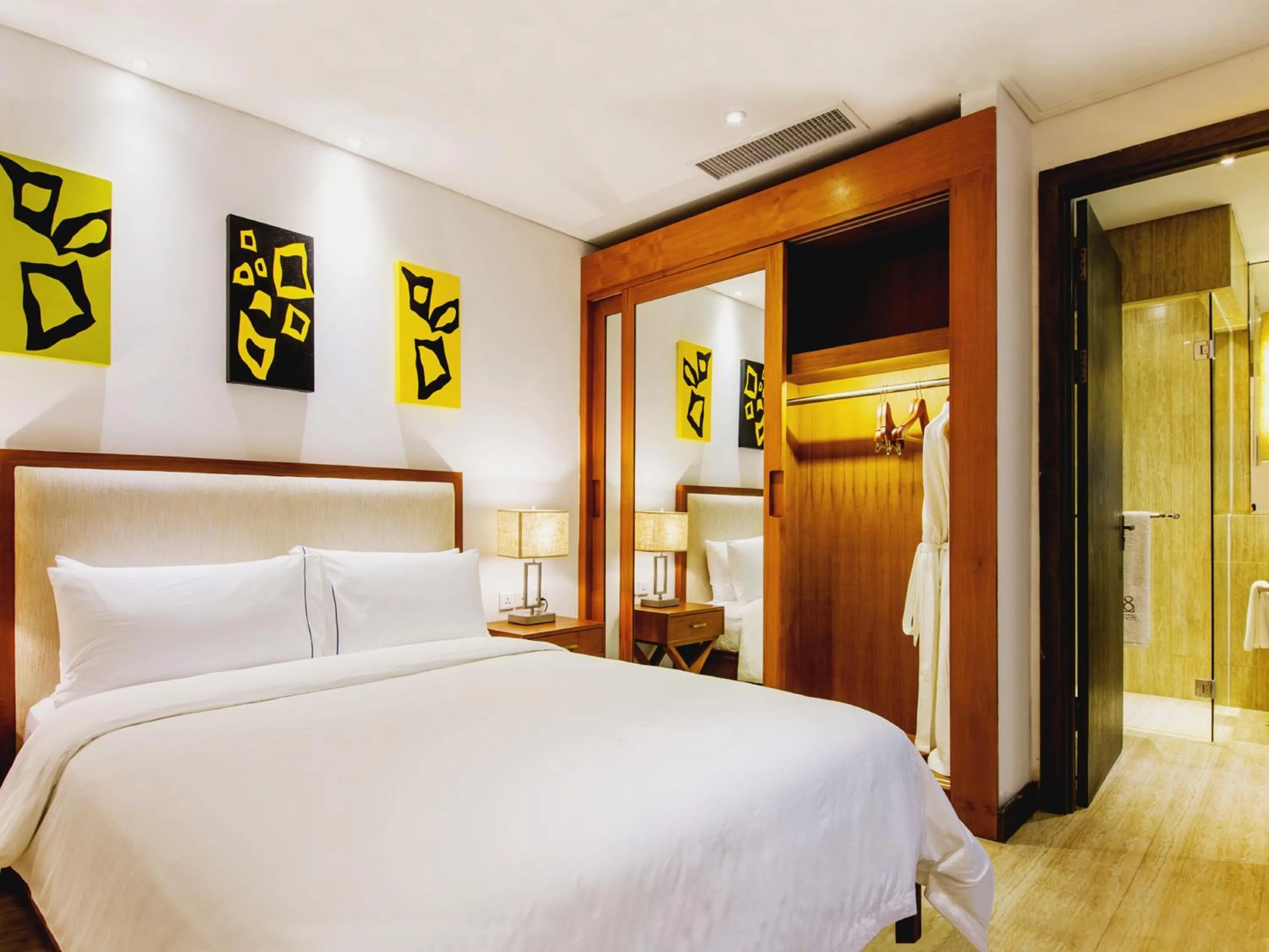 TV and multimedia, Bed in Lv8 Resort Hotel