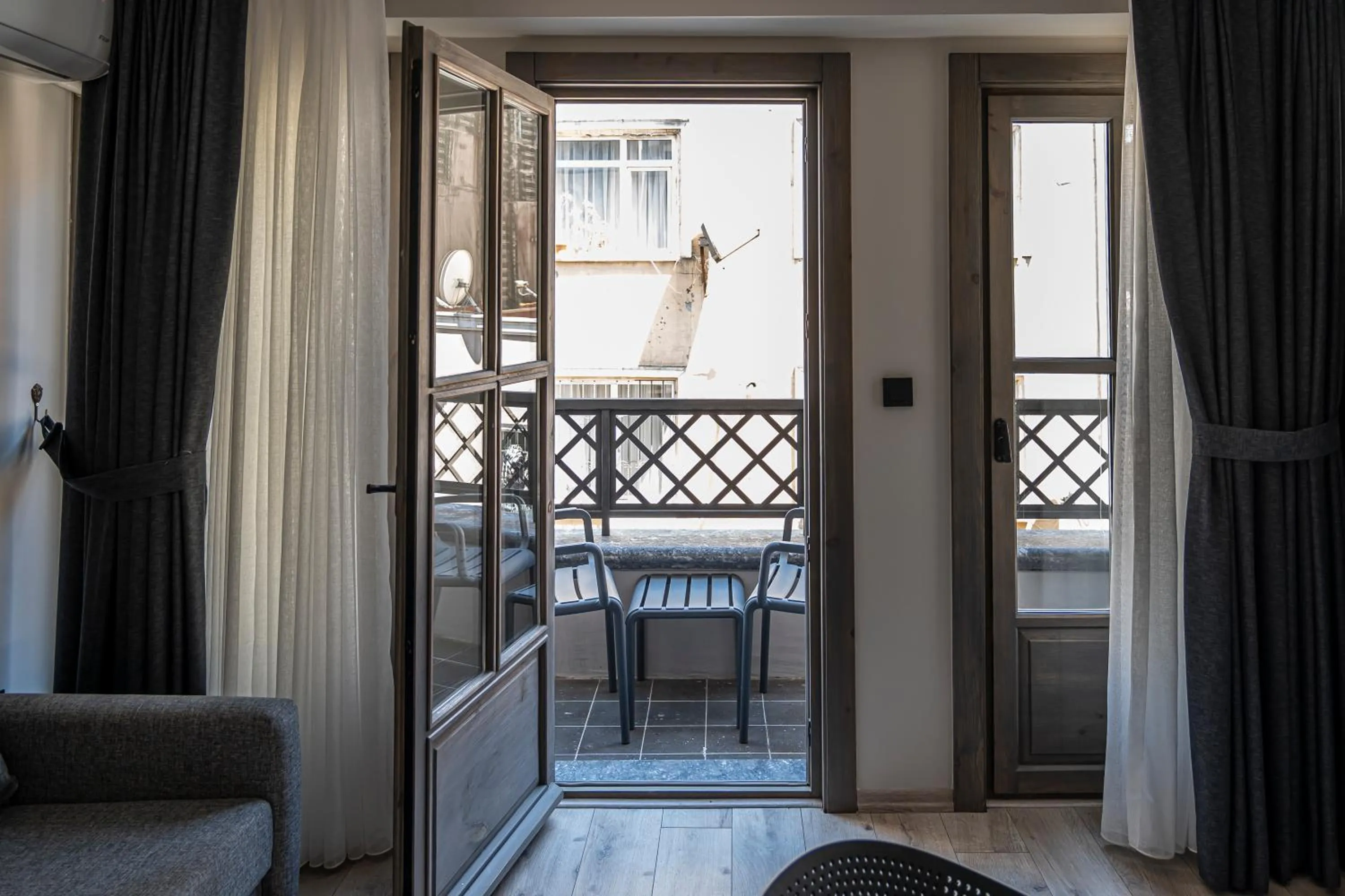 Balcony/Terrace in Calanthe Residence