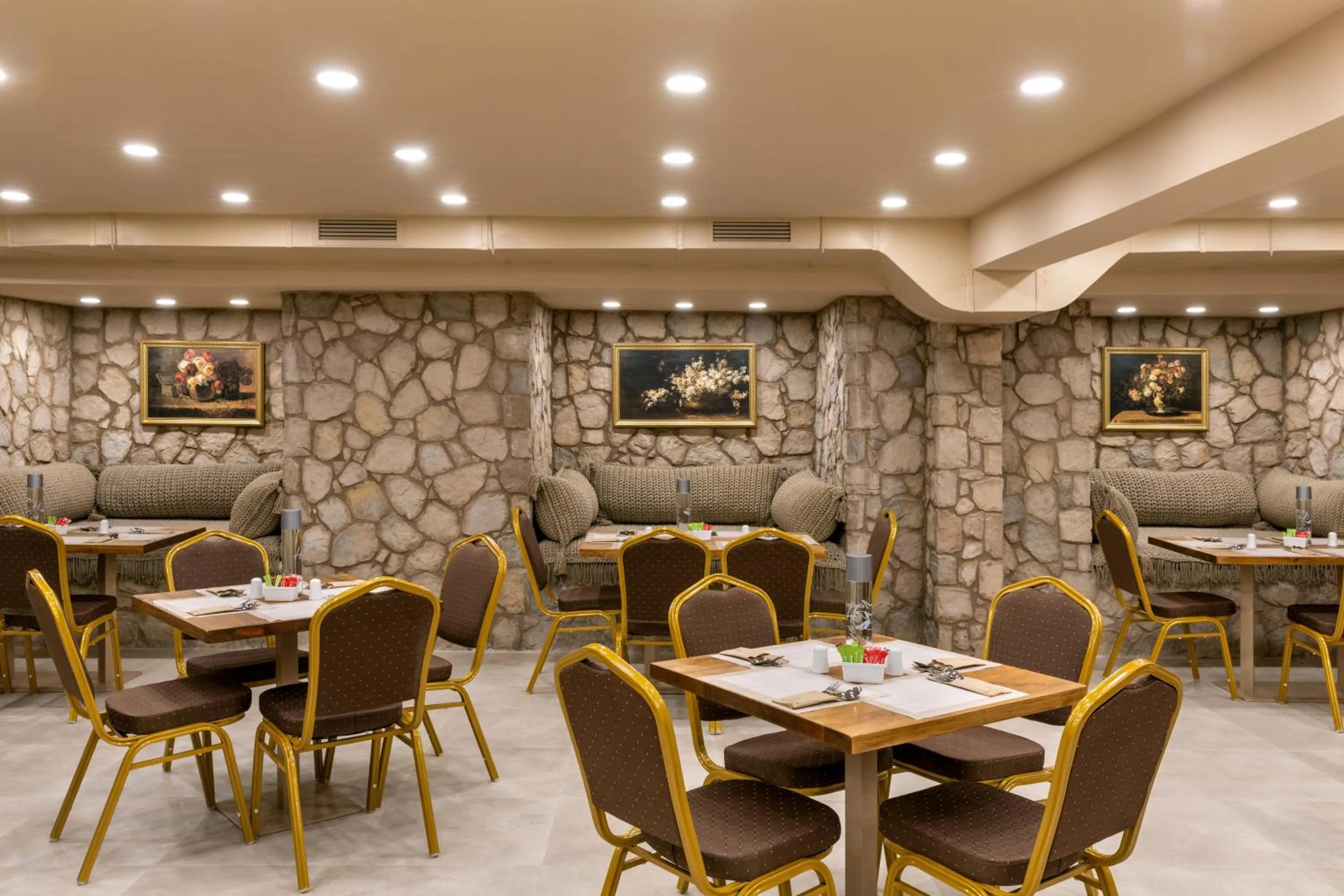 Breakfast in Athens Manor Houses