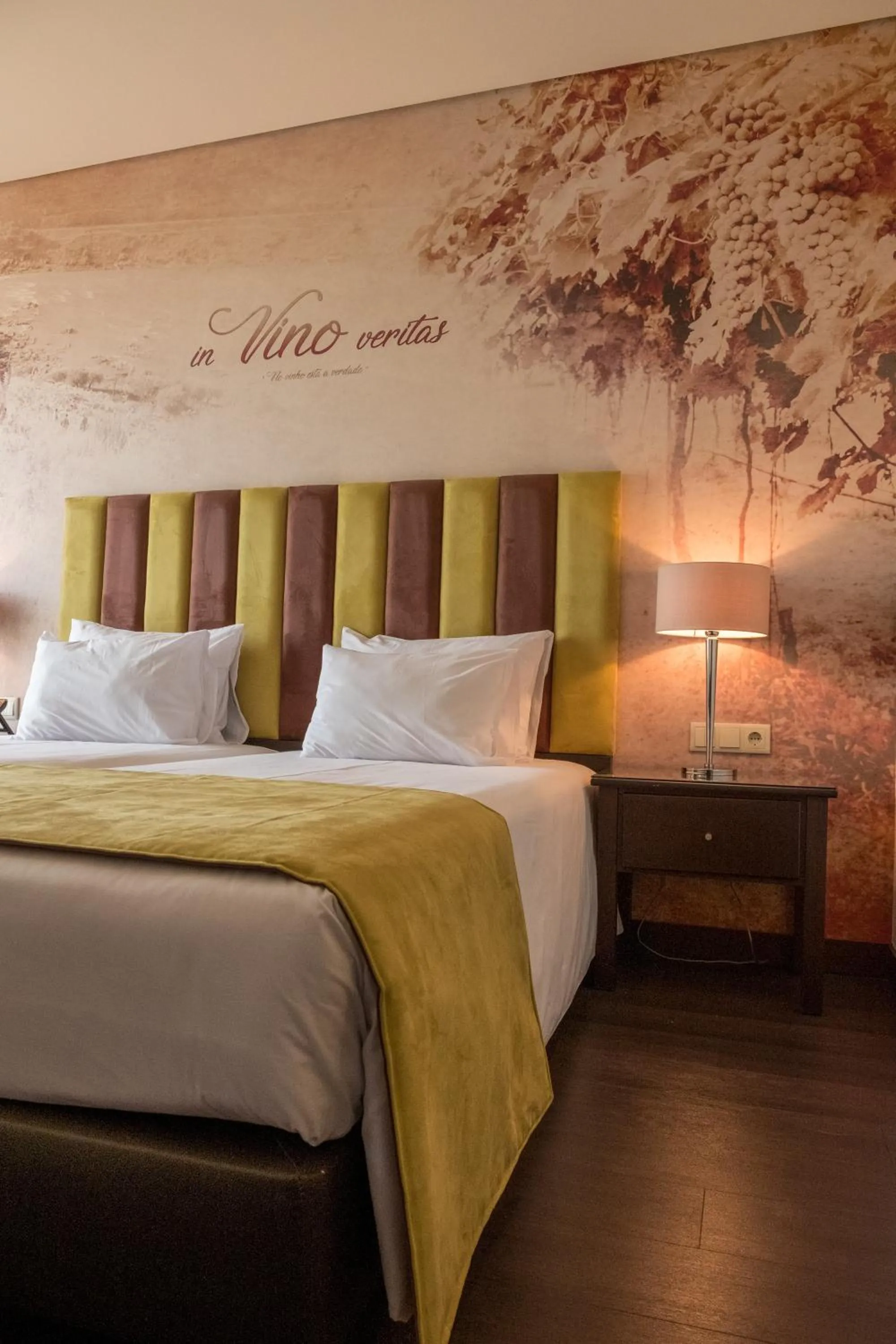 Photo of the whole room, Bed in Vila Gale Douro Vineyards