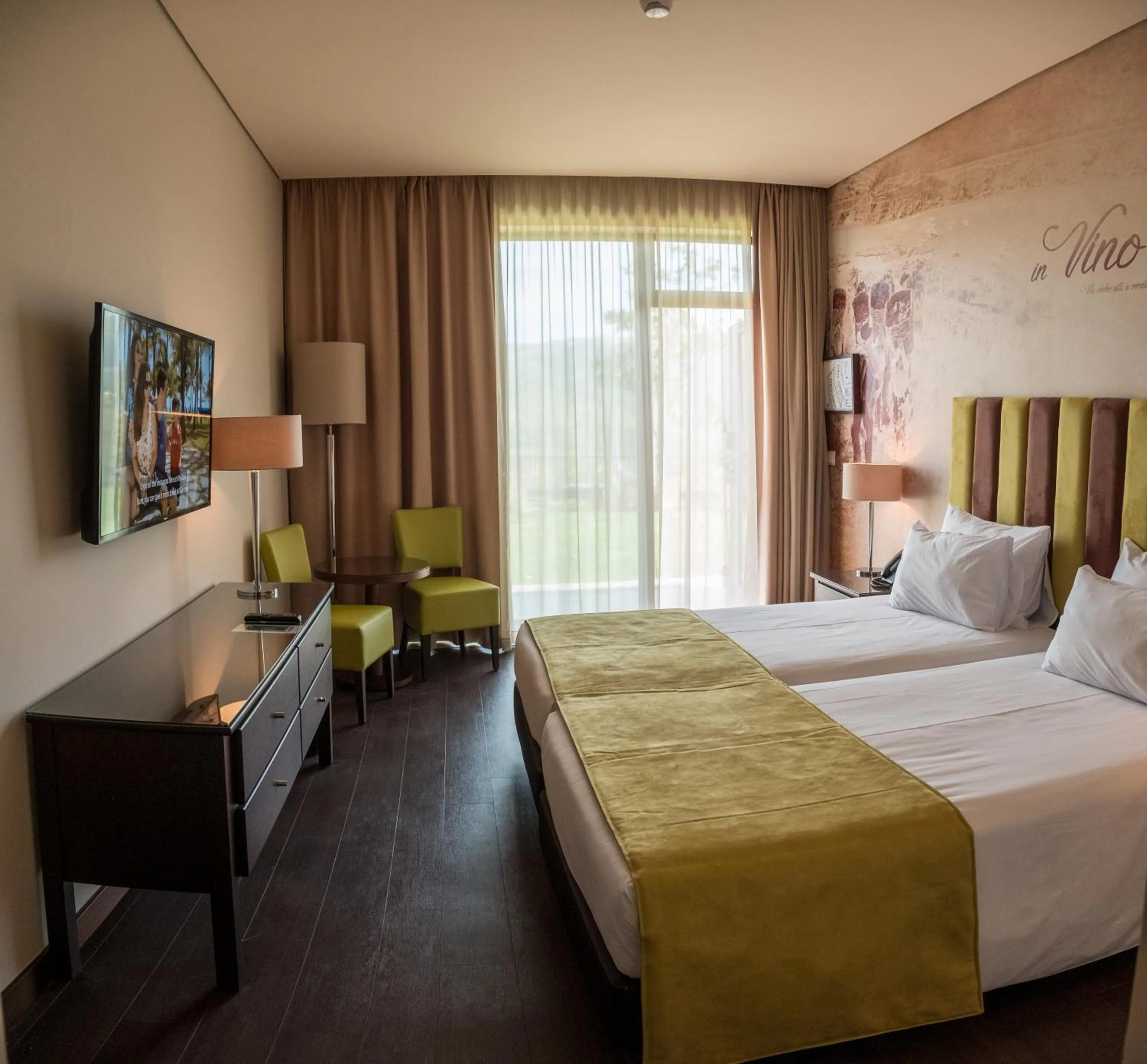 Photo of the whole room, Bed in Vila Gale Douro Vineyards