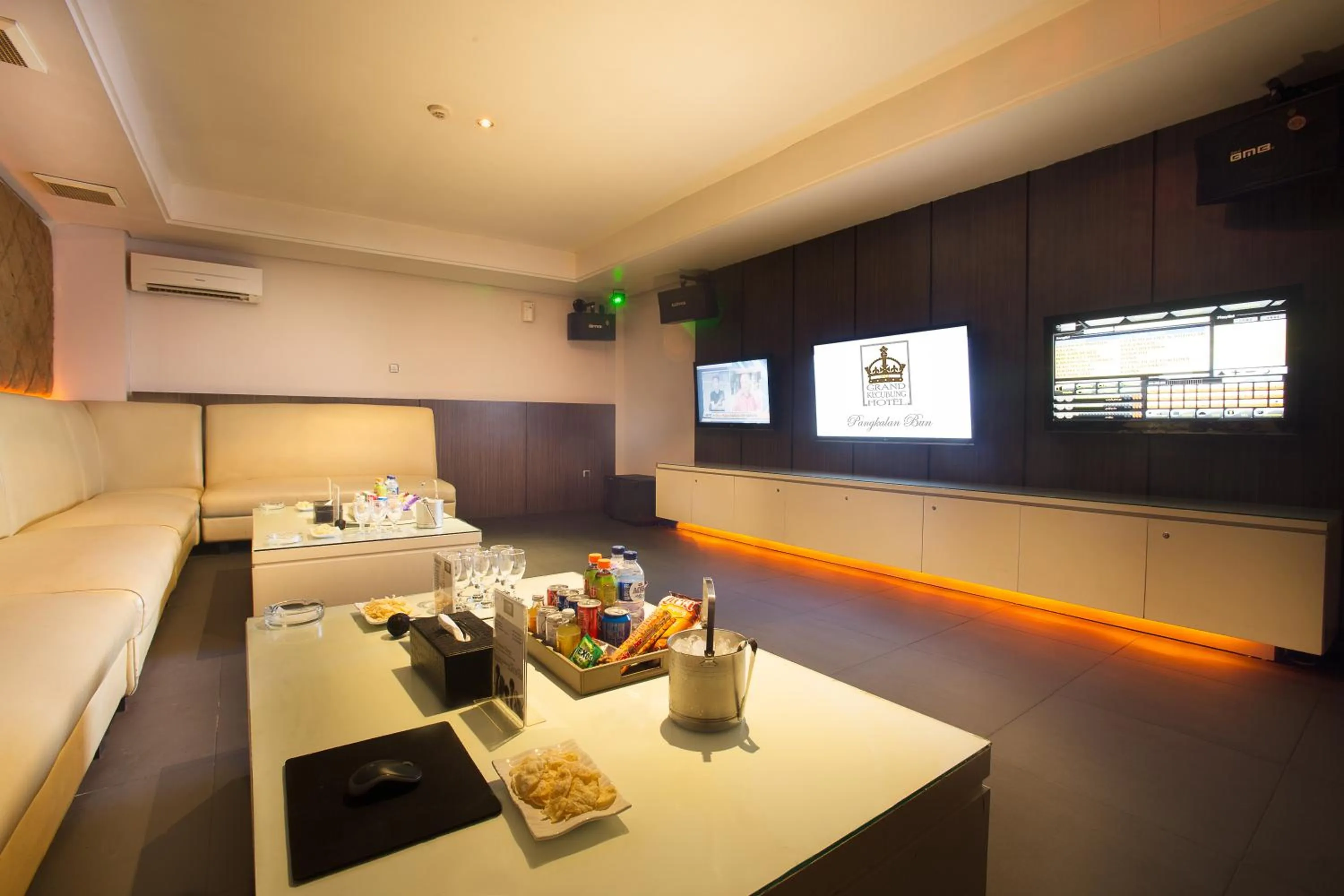 Karaoke in Grand Kecubung Hotel