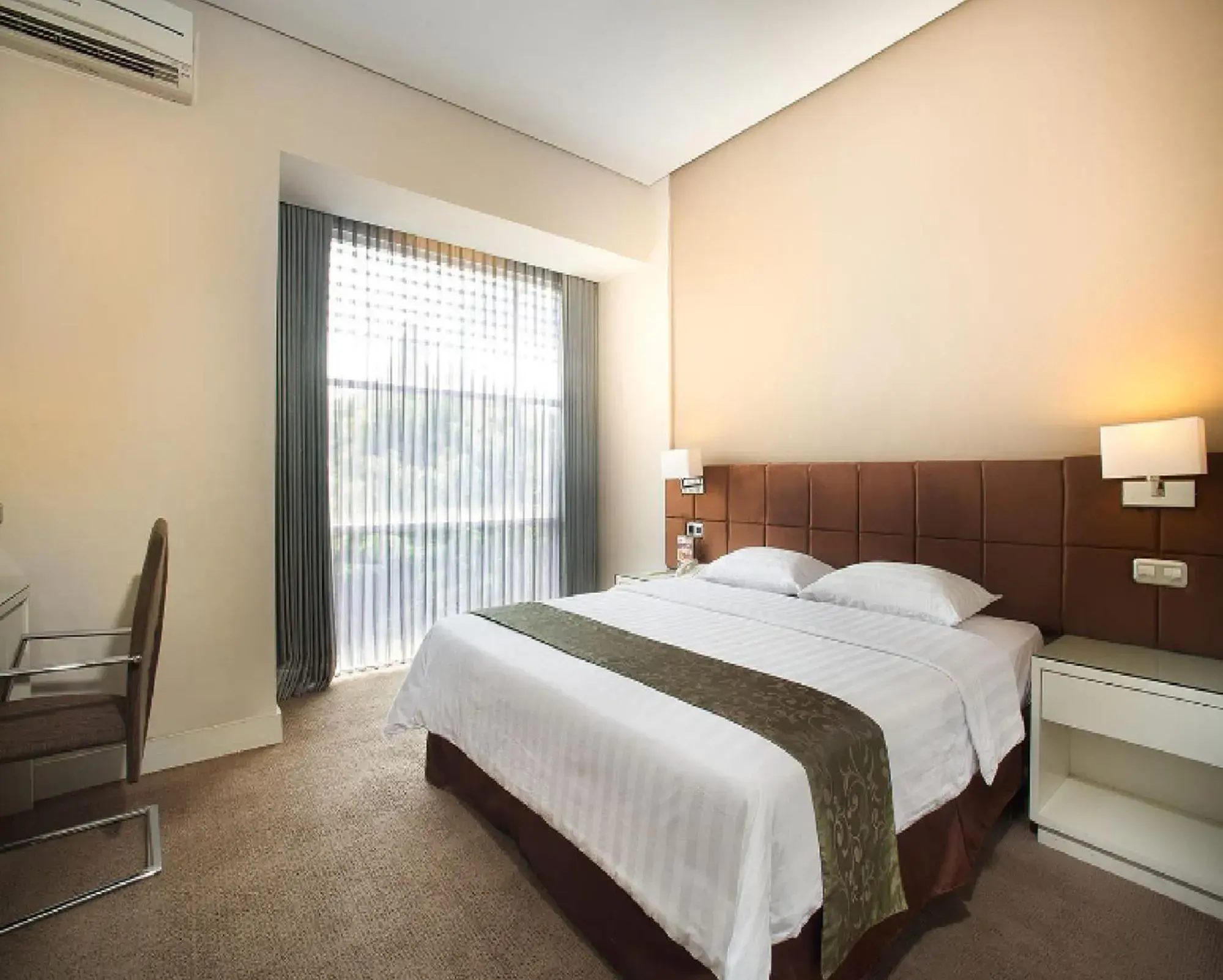 Grand Deluxe Double or Twin Room with Pool View in Grand Kecubung Hotel Grand Deluxe Double or Twin Room with Pool View in Grand Kecubung Hotel