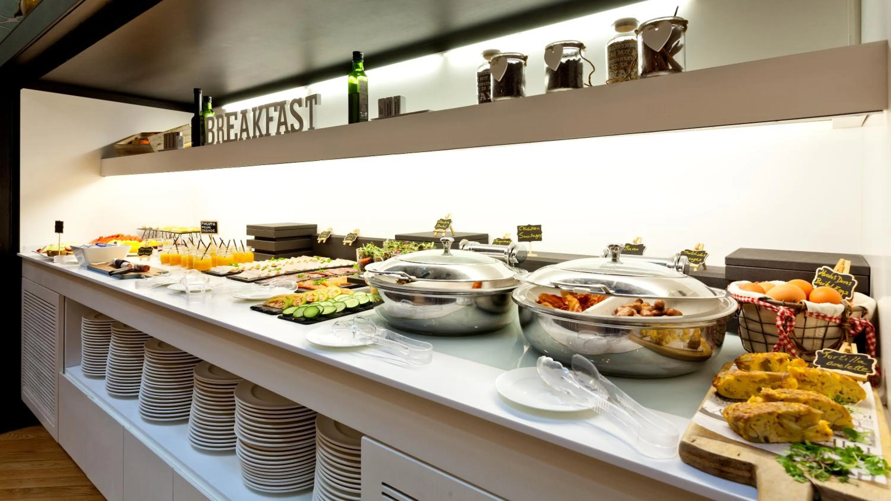 Buffet breakfast in Hotel España Ramblas