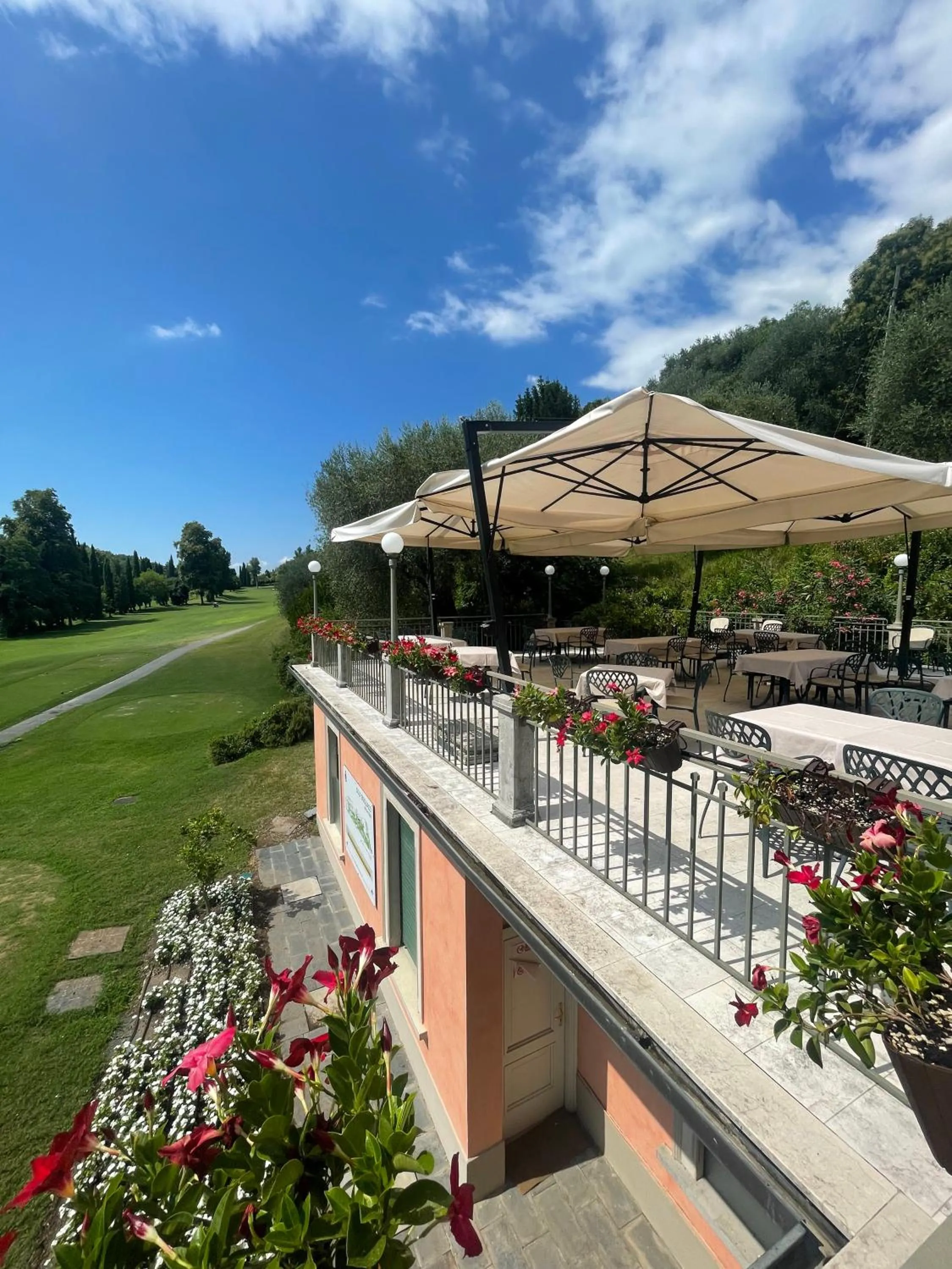 Restaurant/places to eat in Apartments Golf Bogliaco