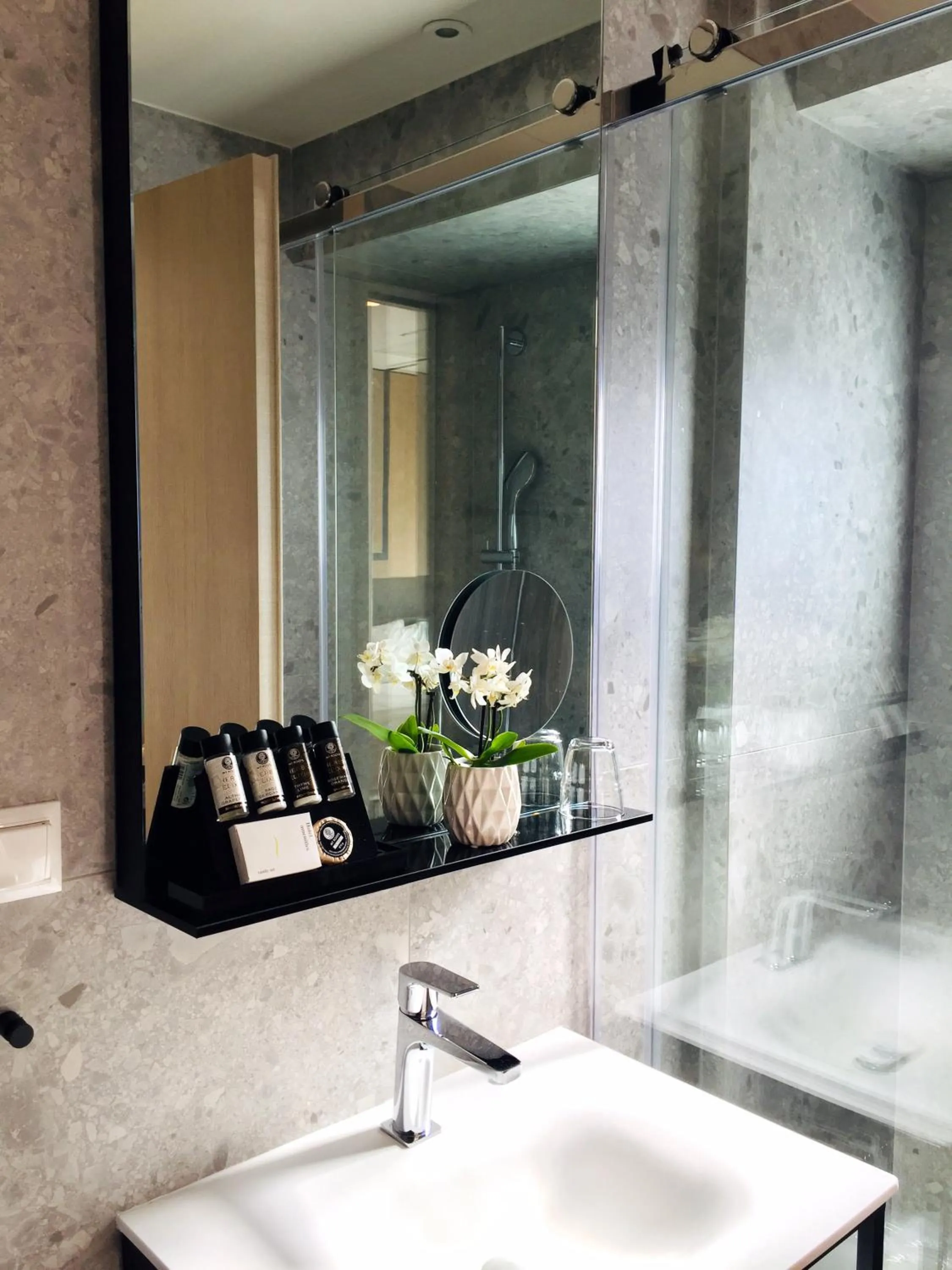 Bathroom in Urban Frame Plaka