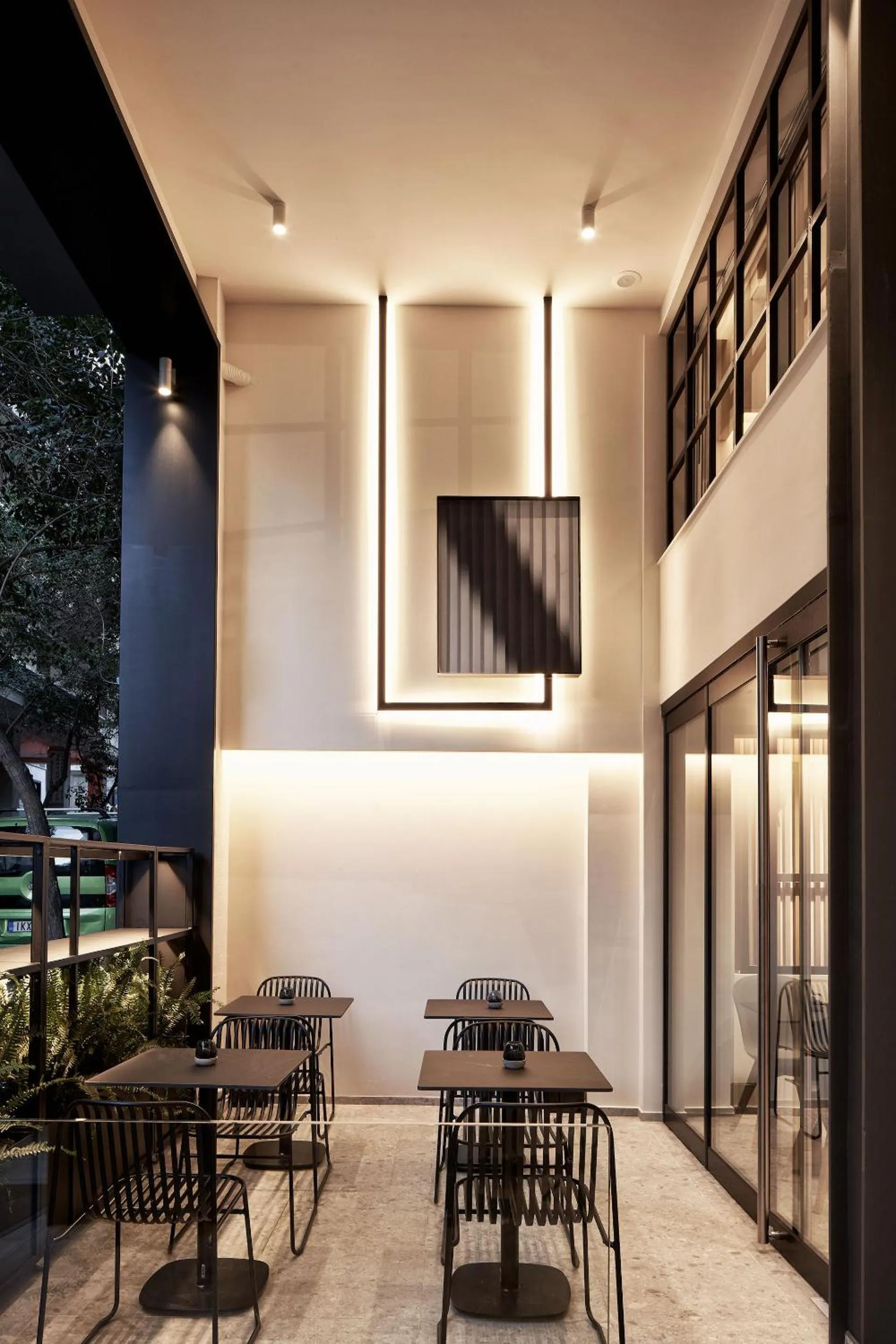 Patio in Urban Frame Plaka