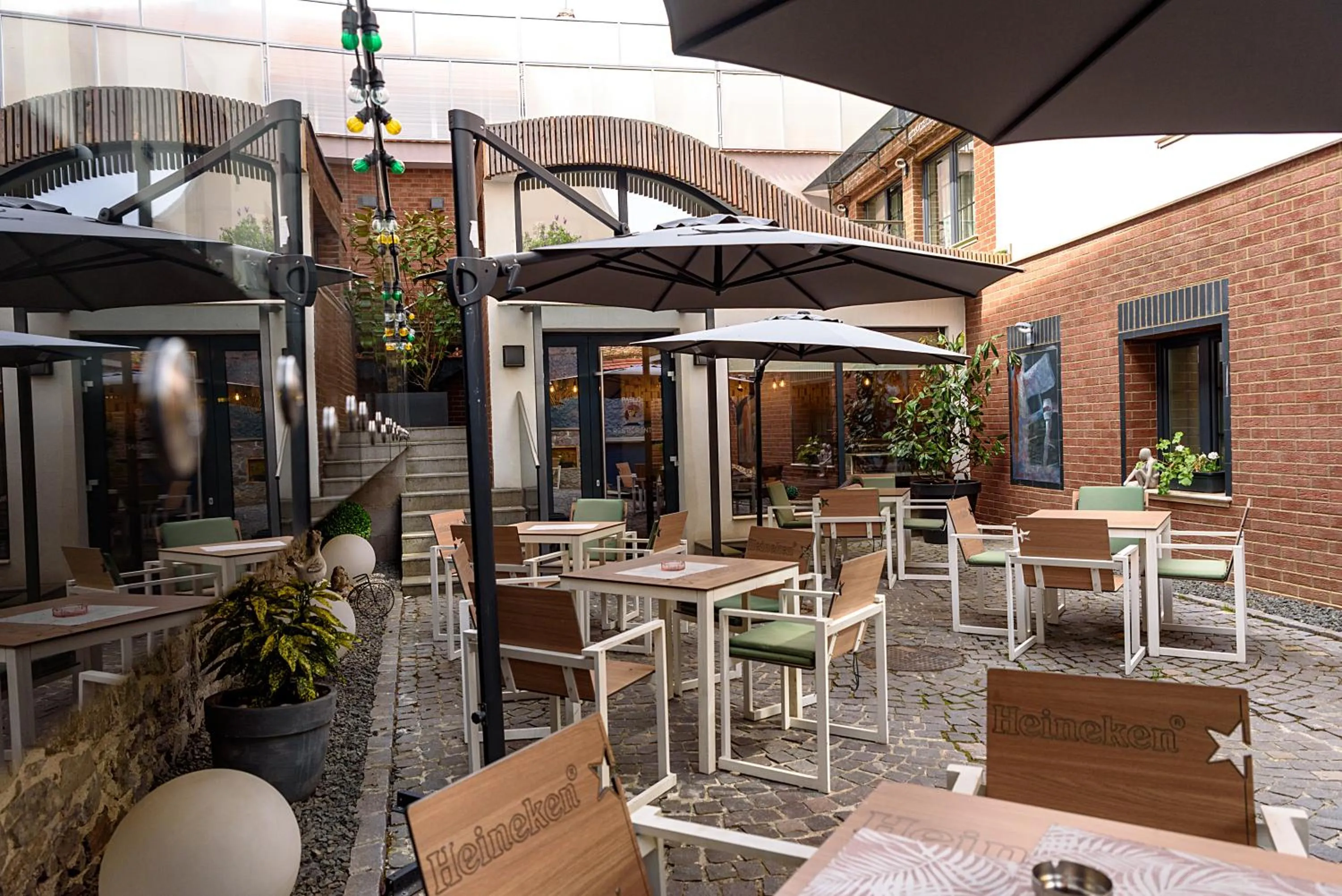 Restaurant/places to eat in ART Hotel