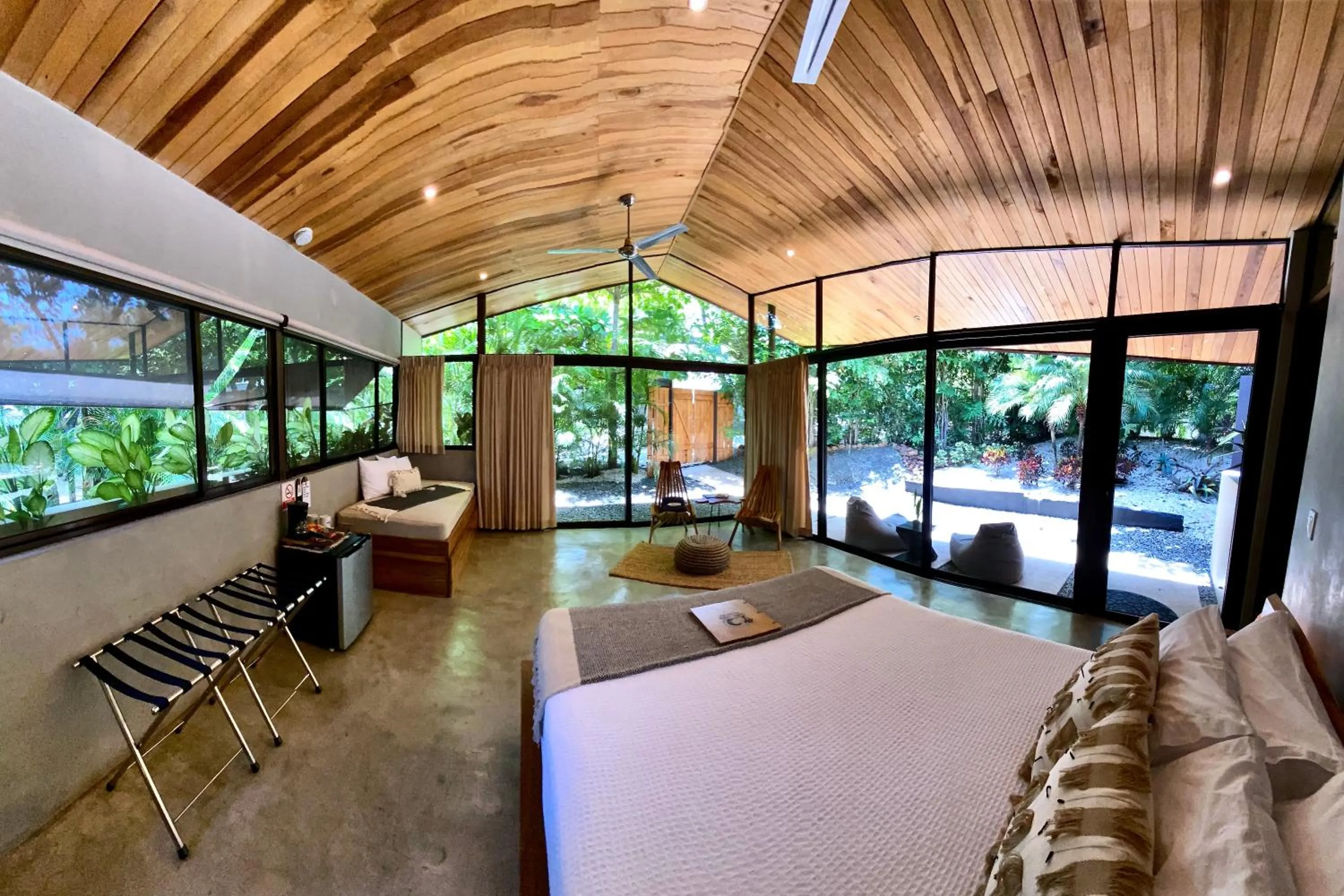 Photo of the whole room, Bed in Villas Kalei