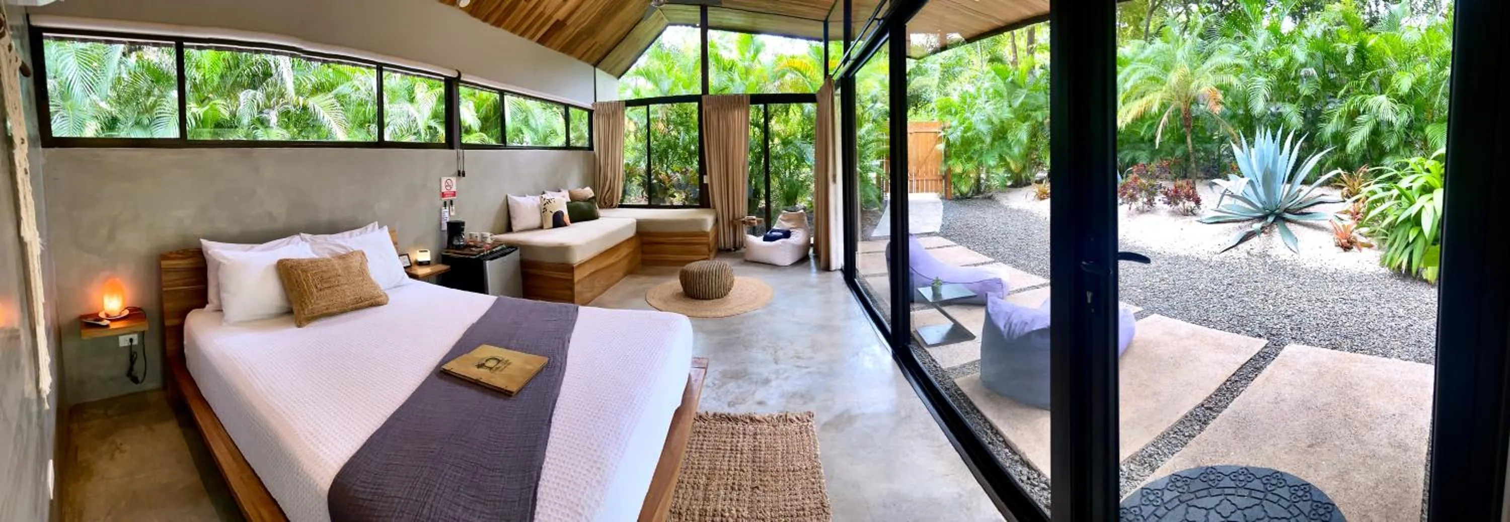 Photo of the whole room, Bed in Villas Kalei