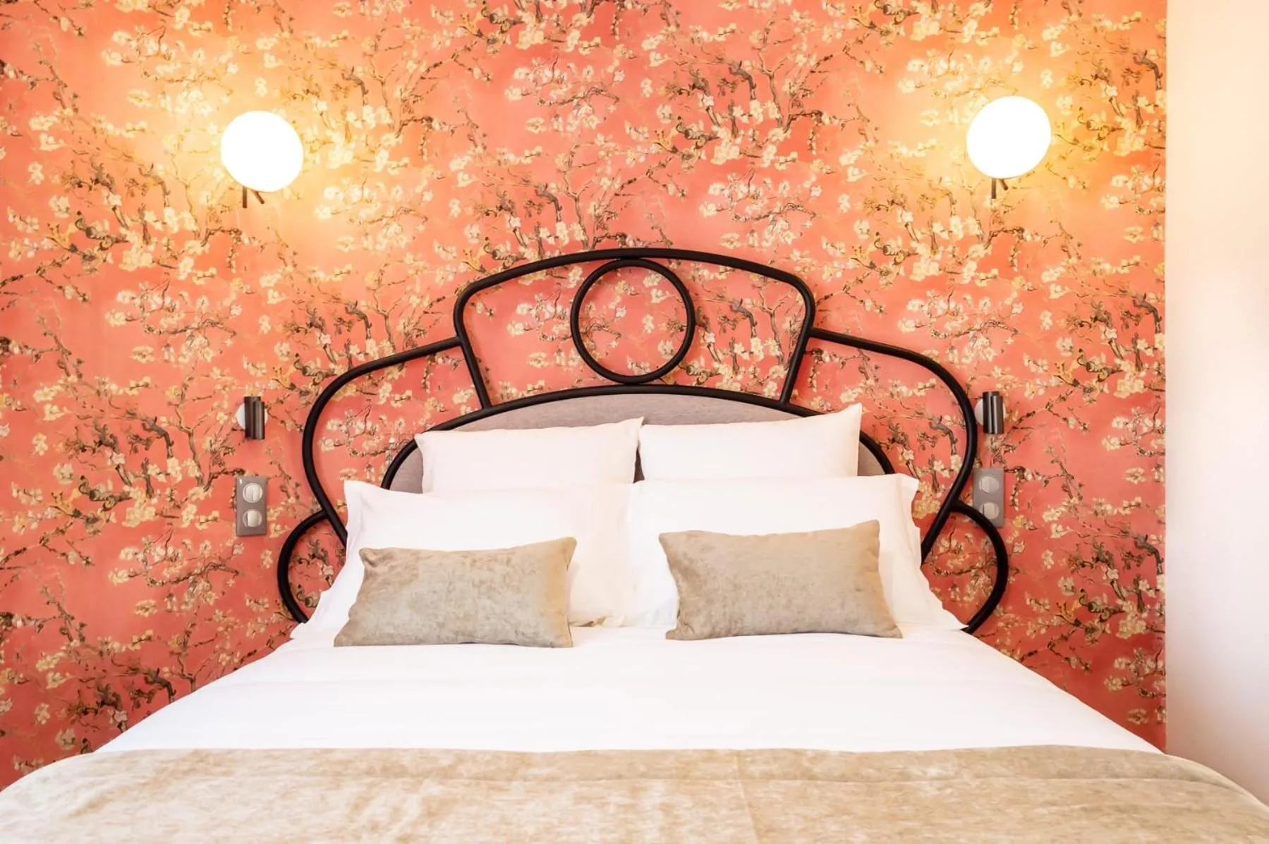 Bed in Hotel des Iris