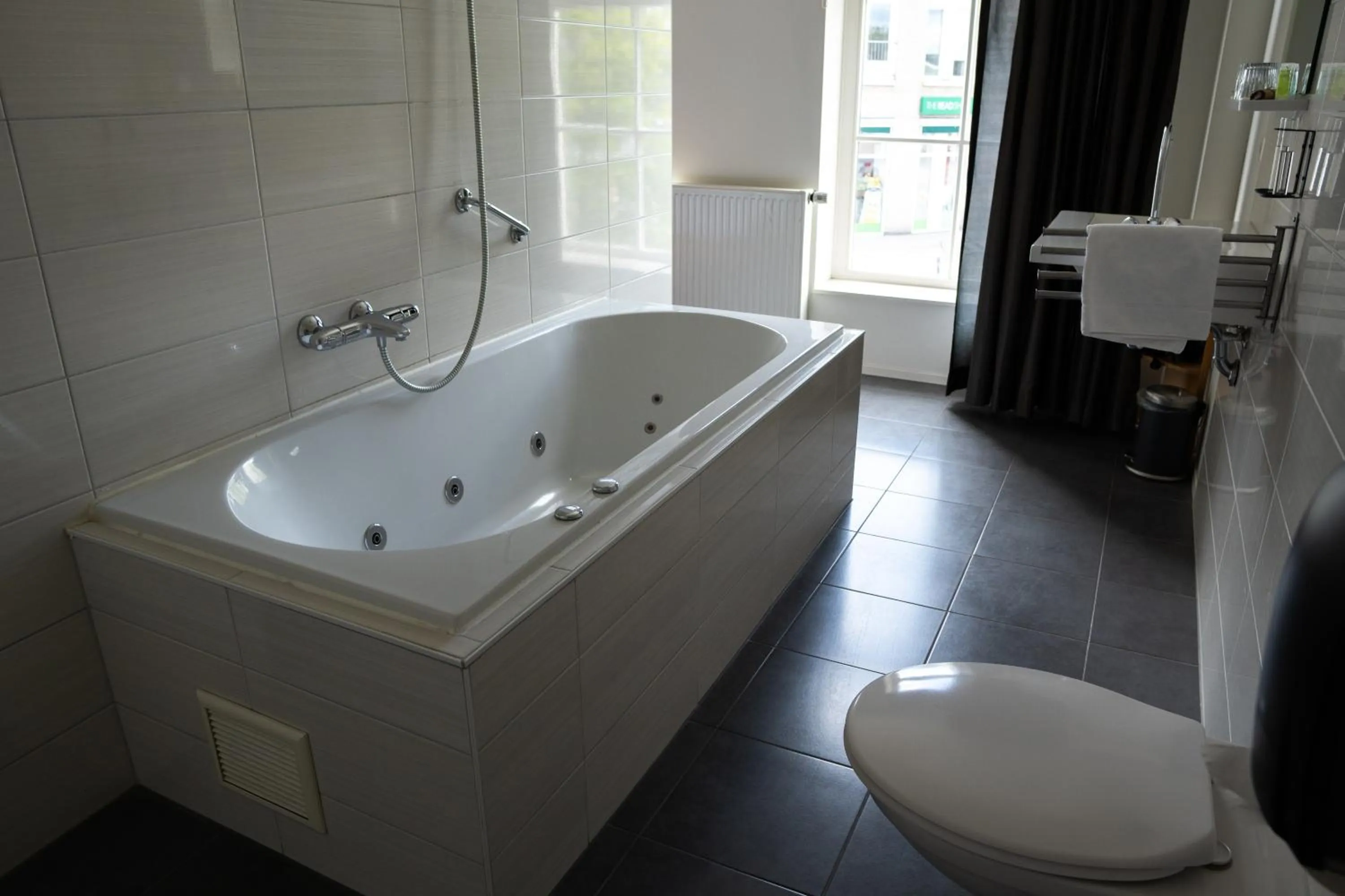 Shower in OTTO Boutique Hotel