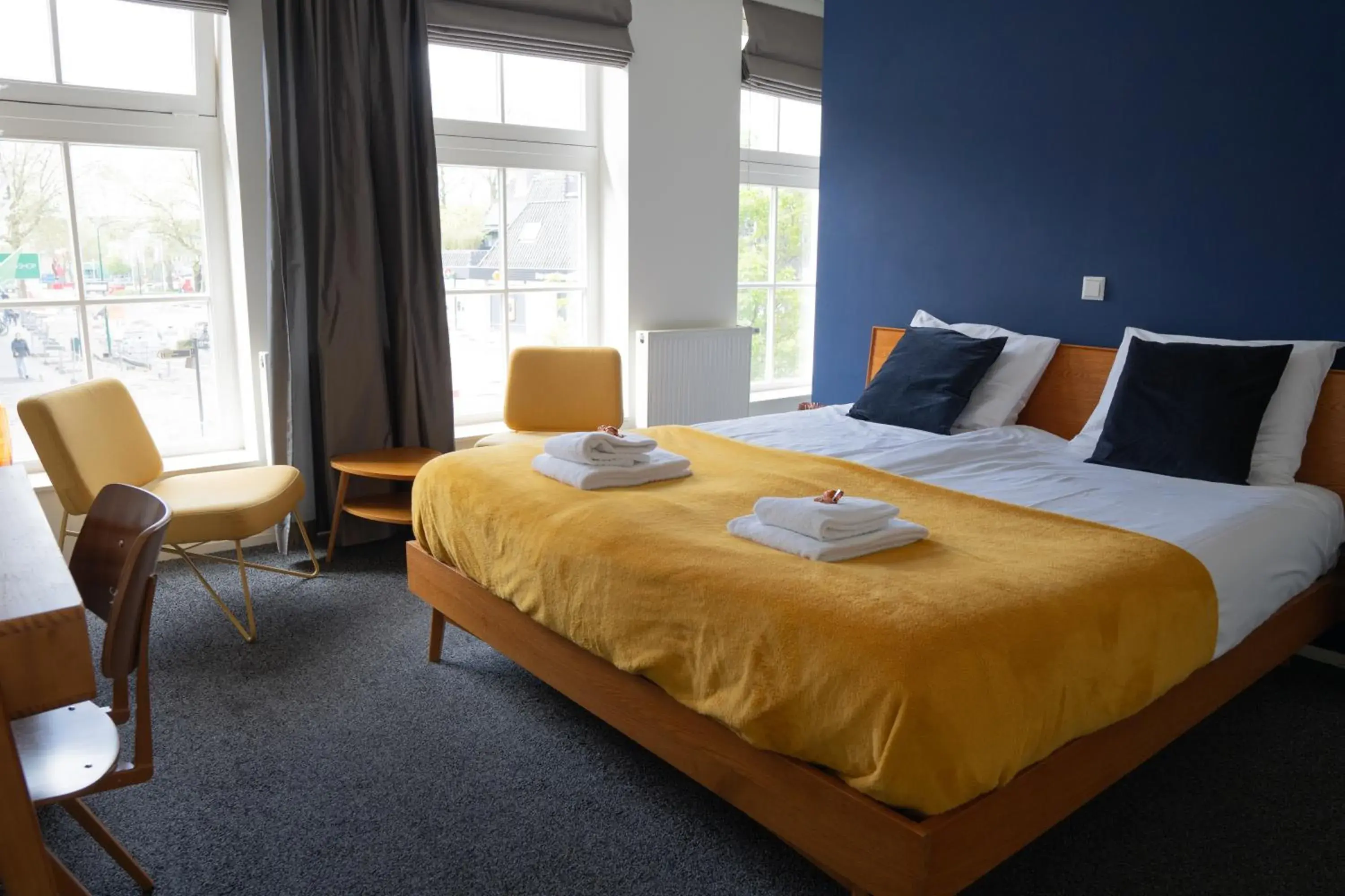 Deluxe King Room - single occupancy in 1851 Bar - Hotel - Cinema Deluxe King Room - single occupancy in 1851 Bar - Hotel - Cinema