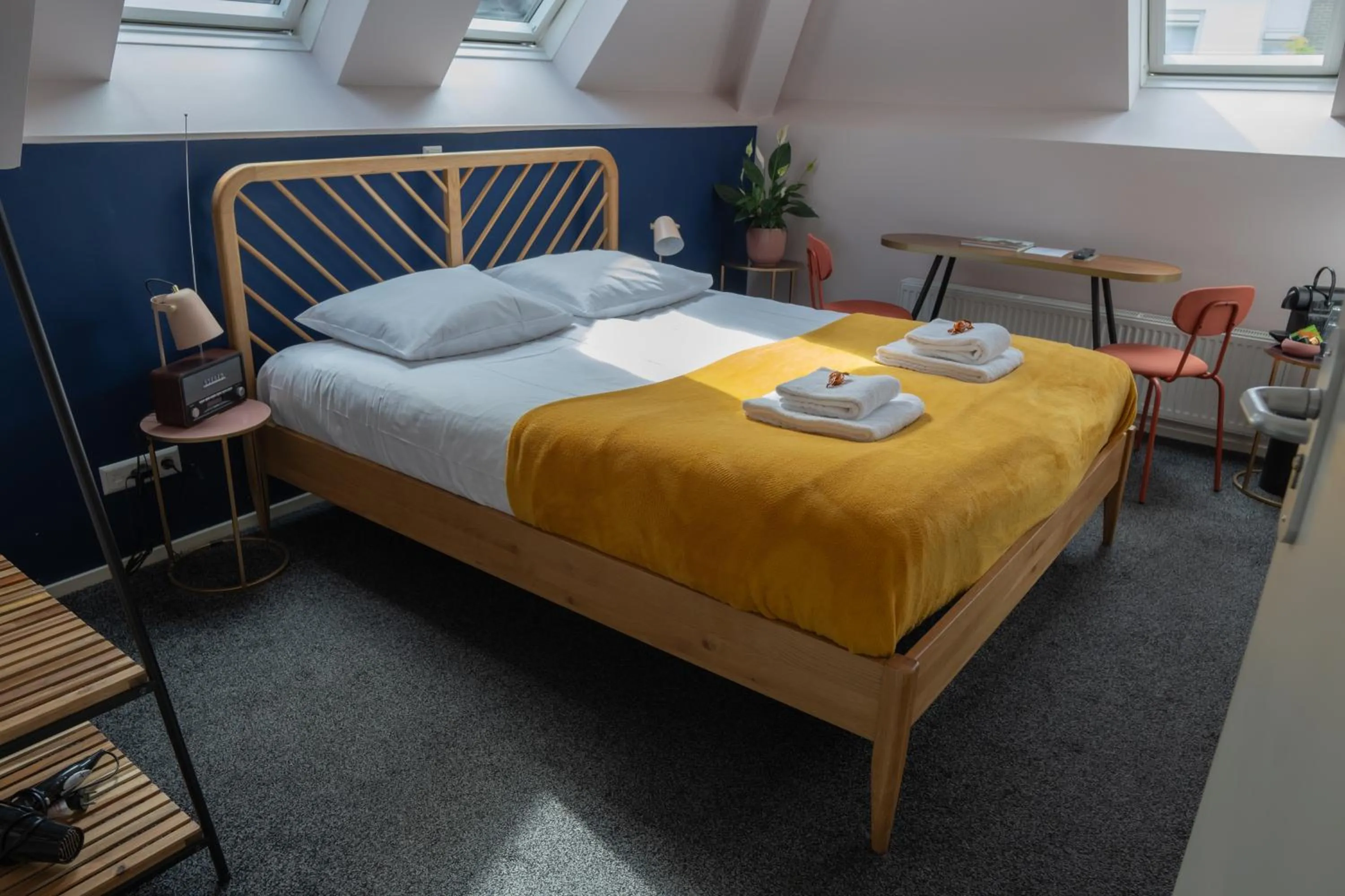 Coffee/tea facilities, Bed in OTTO Boutique Hotel