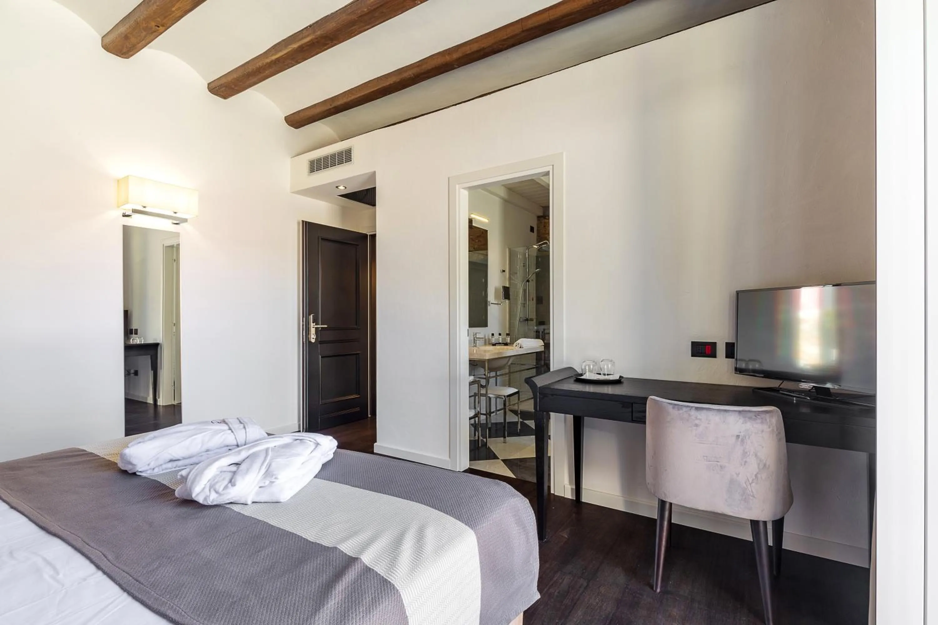 TV and multimedia, Bed in Raphael Hotel Arbatax