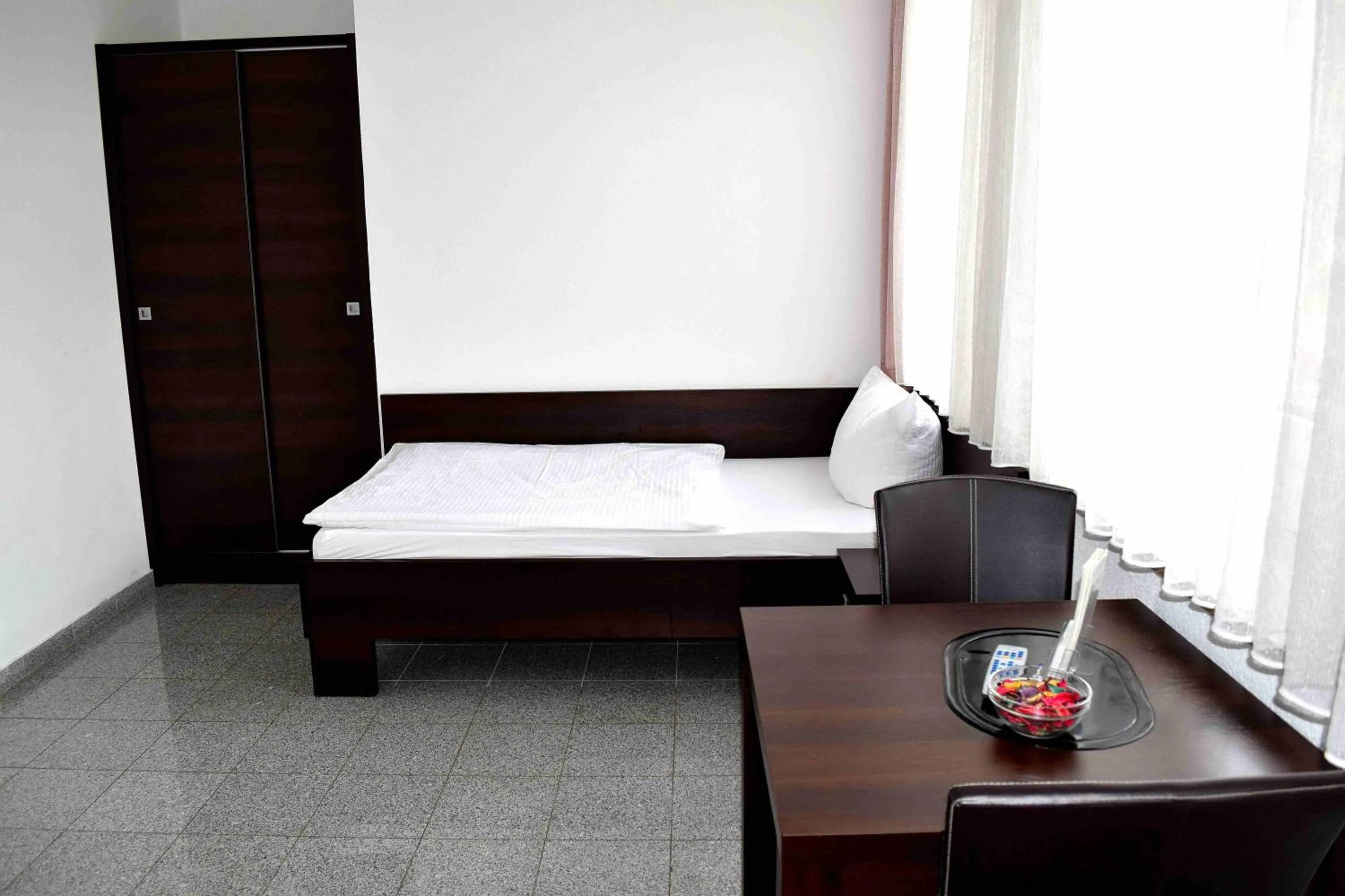 Bedroom, Bed in Boardinghouse - Stadtvilla Budget