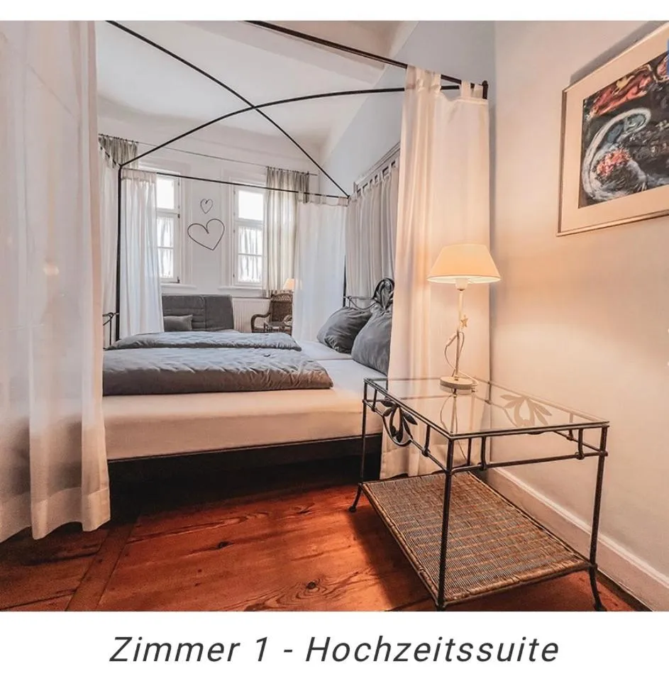 Bed in Hotel Weinstube am Markt